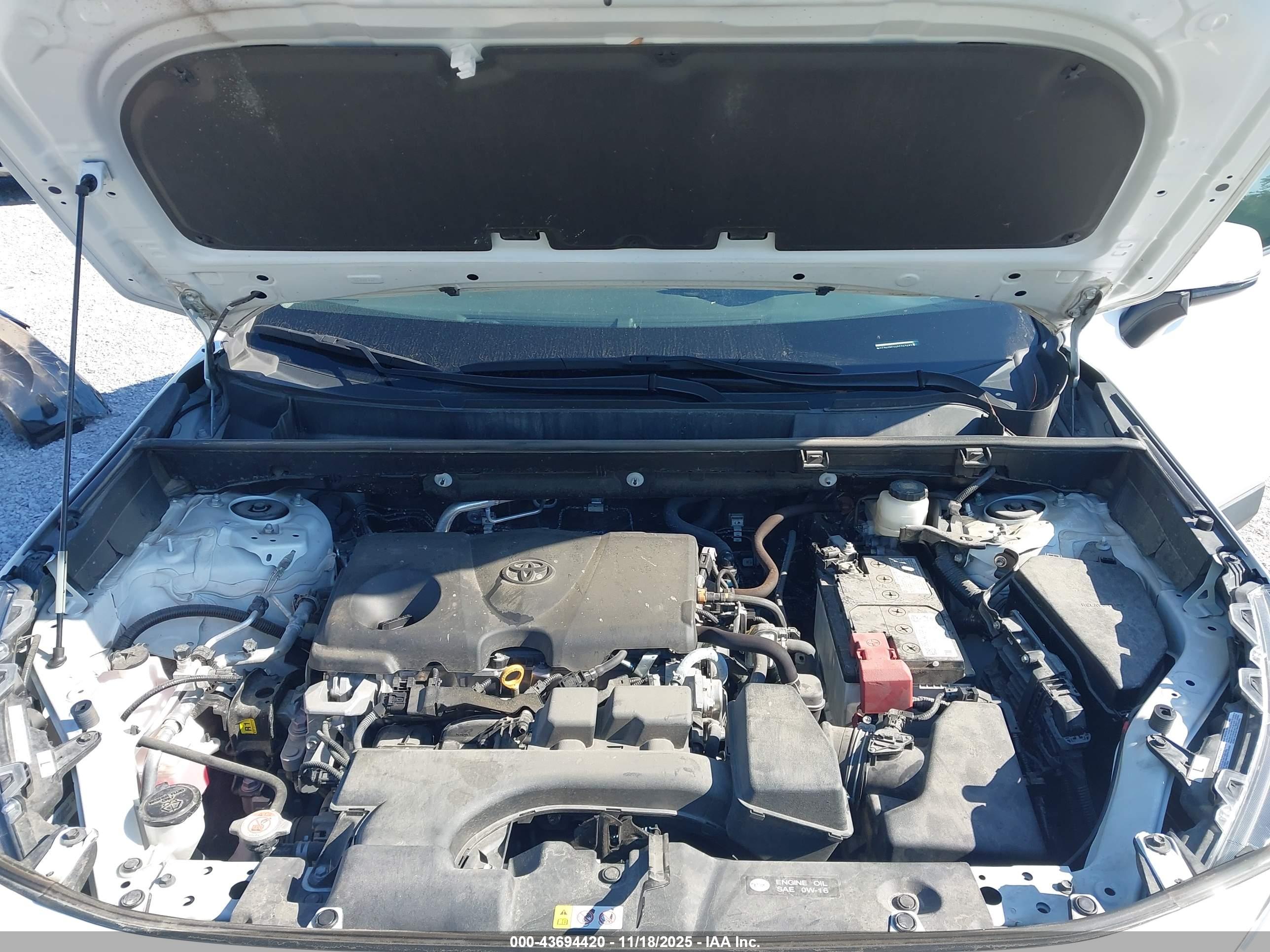 TOYOTA RAV4 image 10