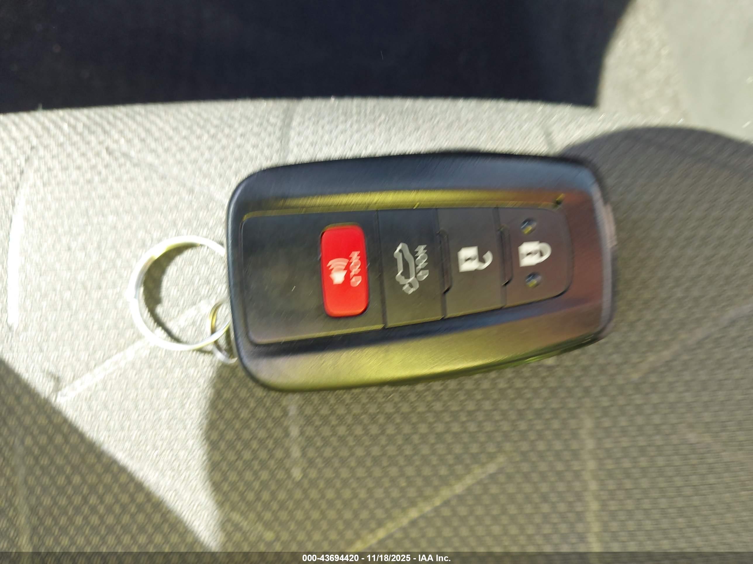 TOYOTA RAV4 image 11