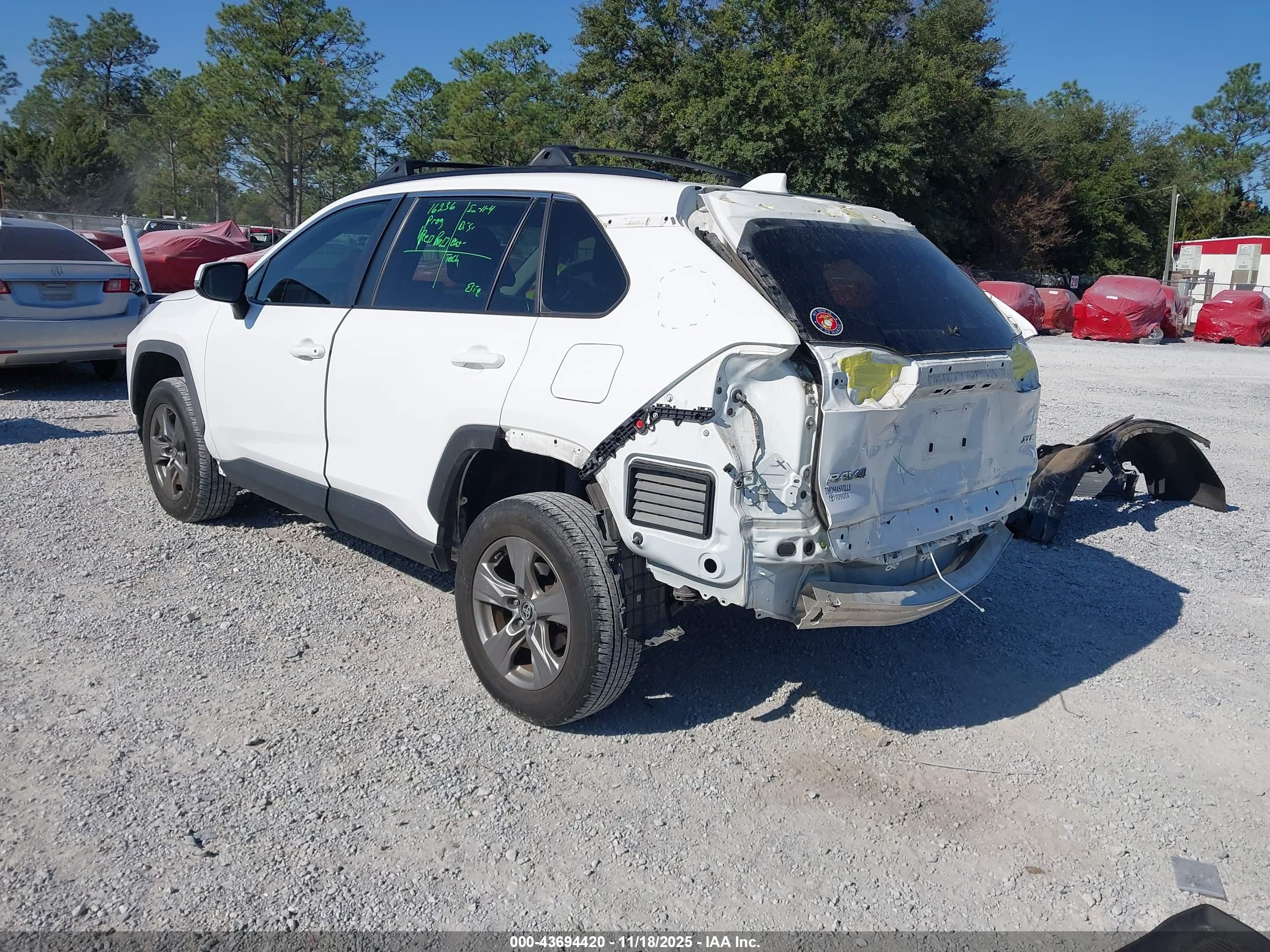 TOYOTA RAV4 image 3