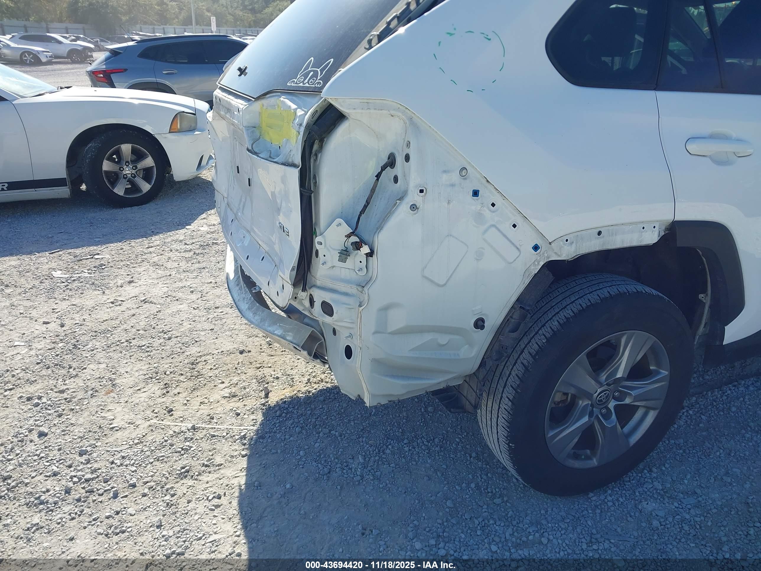 TOYOTA RAV4 image 6