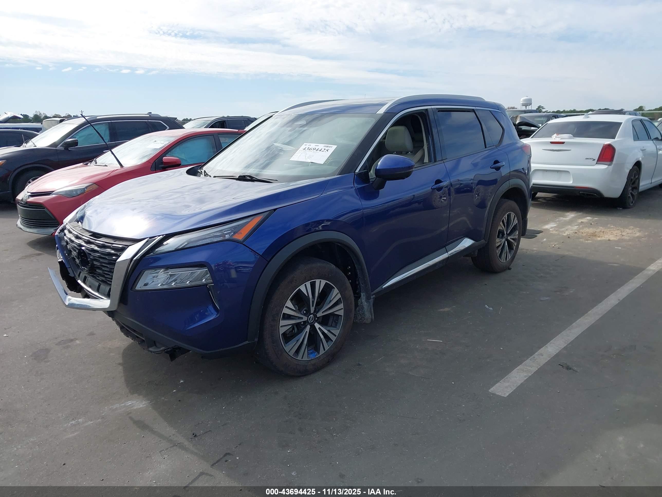 NISSAN ROGUE image 2