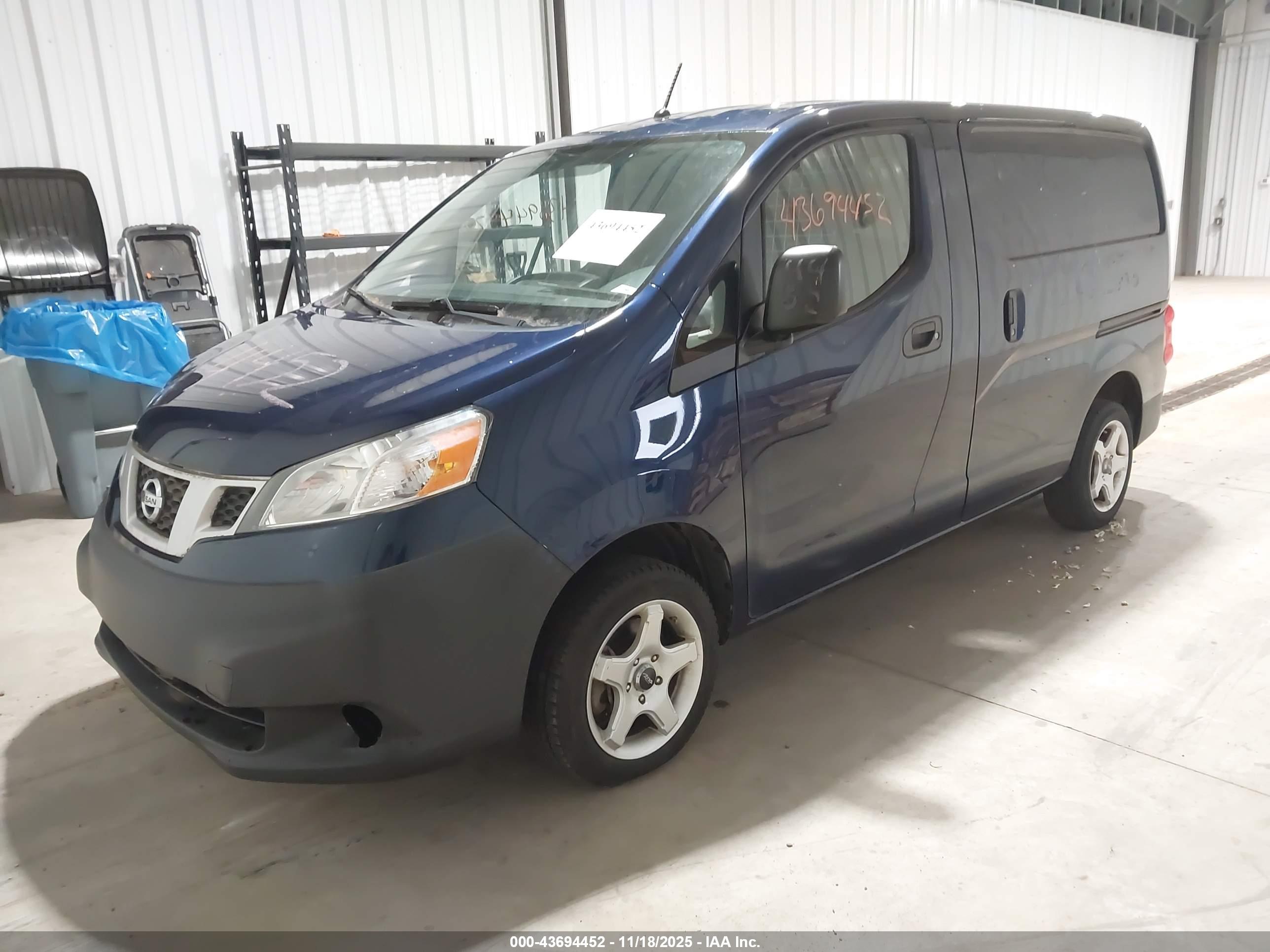 NISSAN NV200 image 2