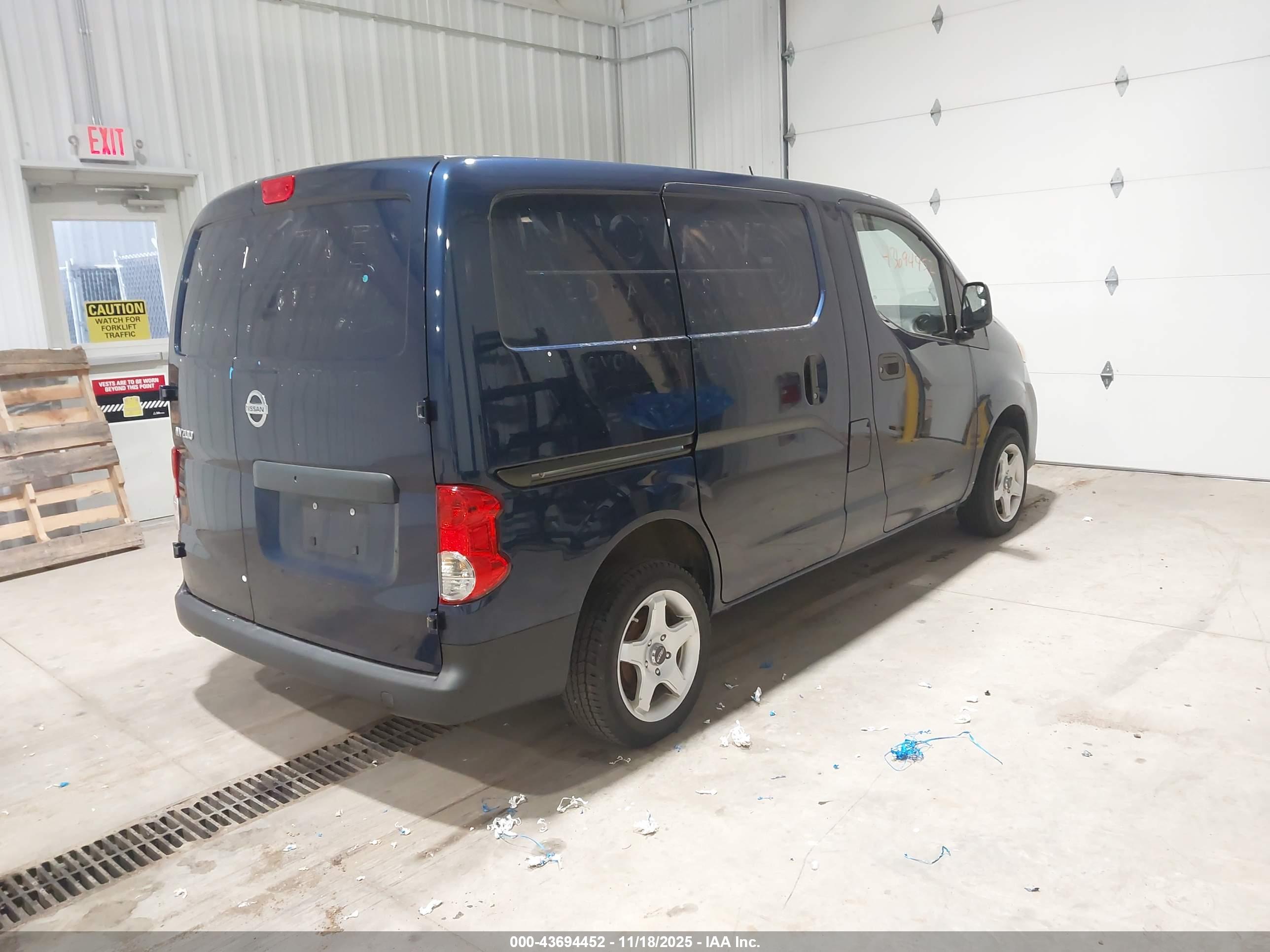 NISSAN NV200 image 4