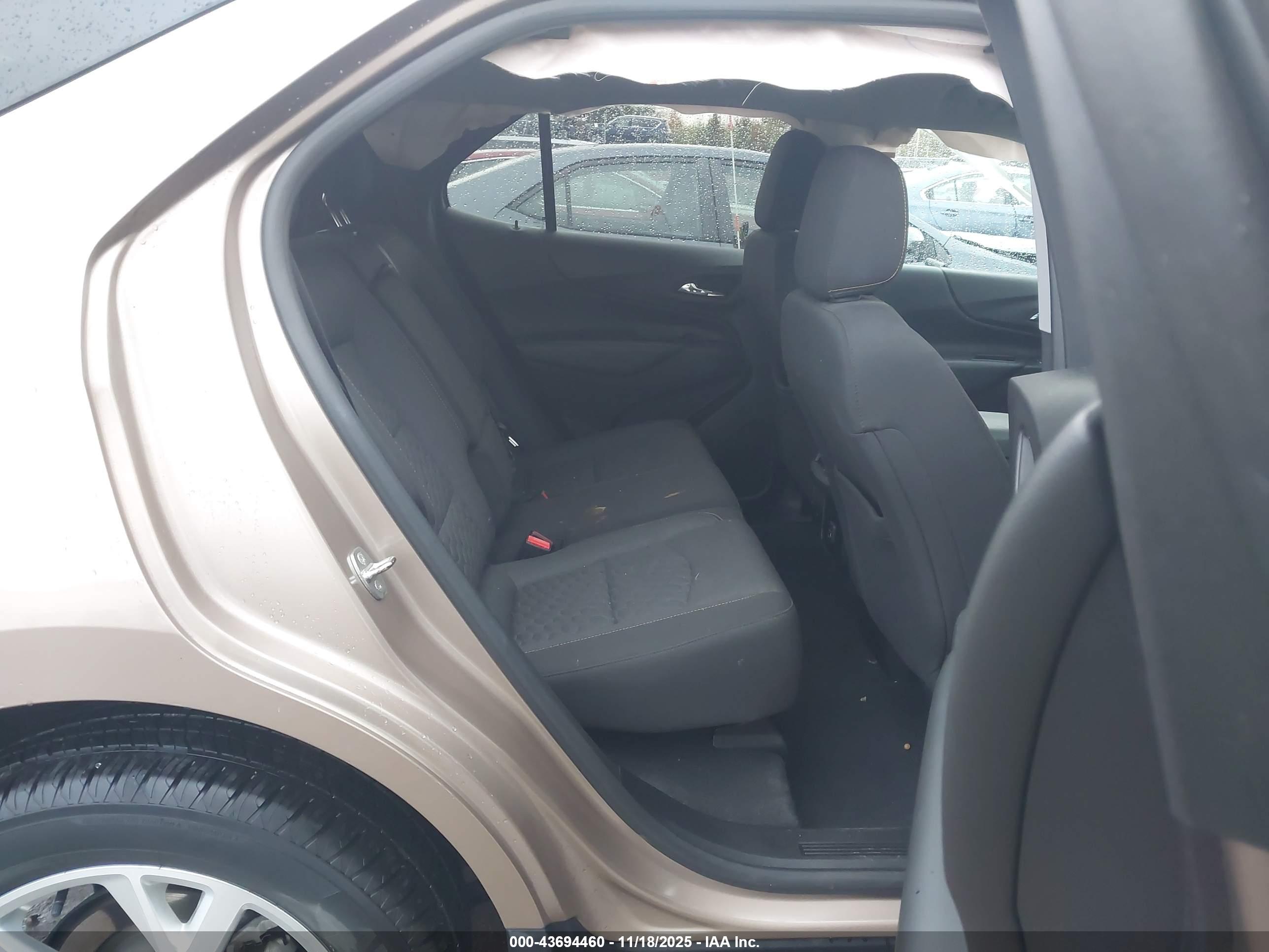 CHEVROLET EQUINOX image 8