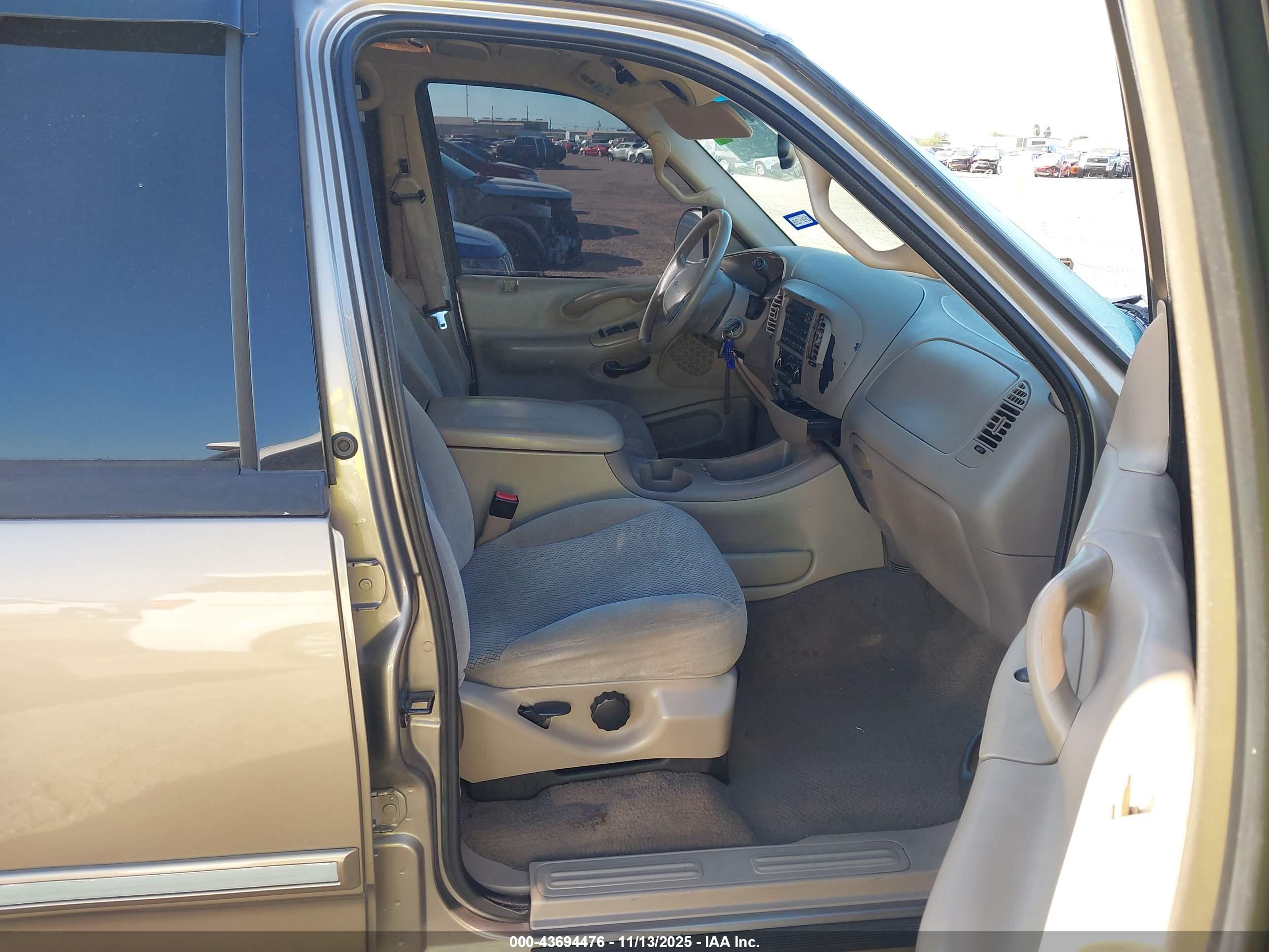 FORD EXPEDITION image 5