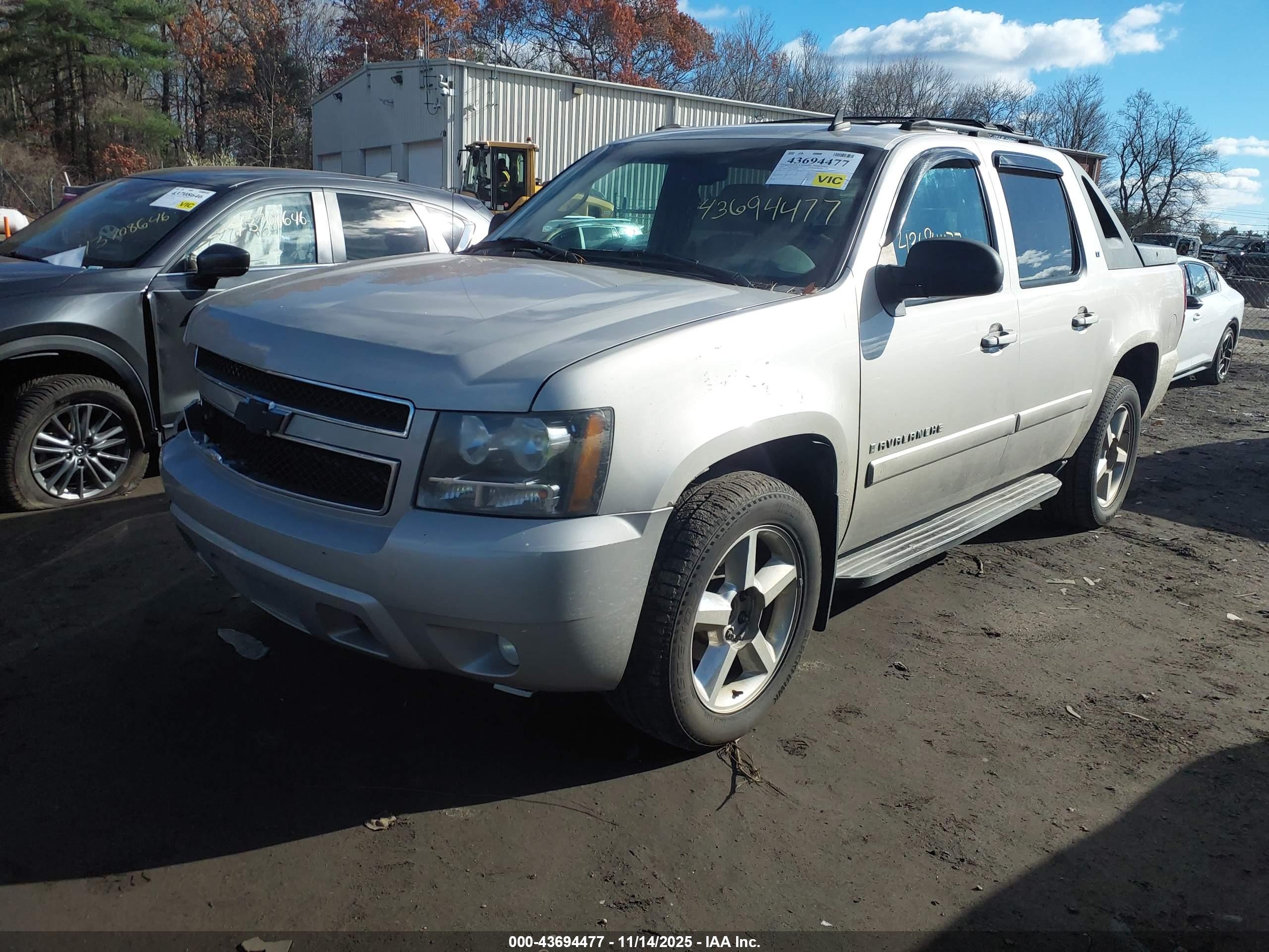 CHEVROLET AVALANCHE image 2
