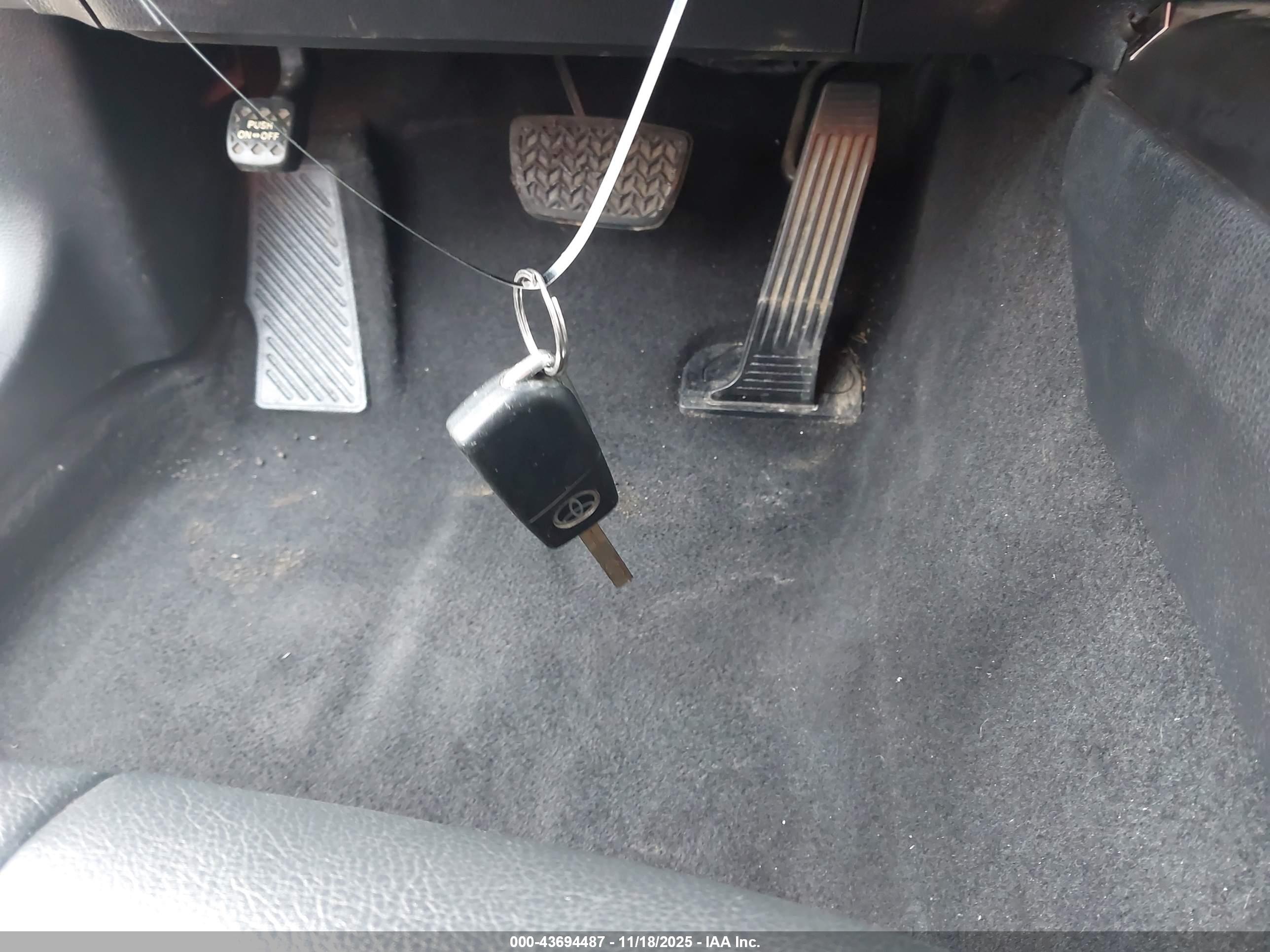 TOYOTA CAMRY image 11