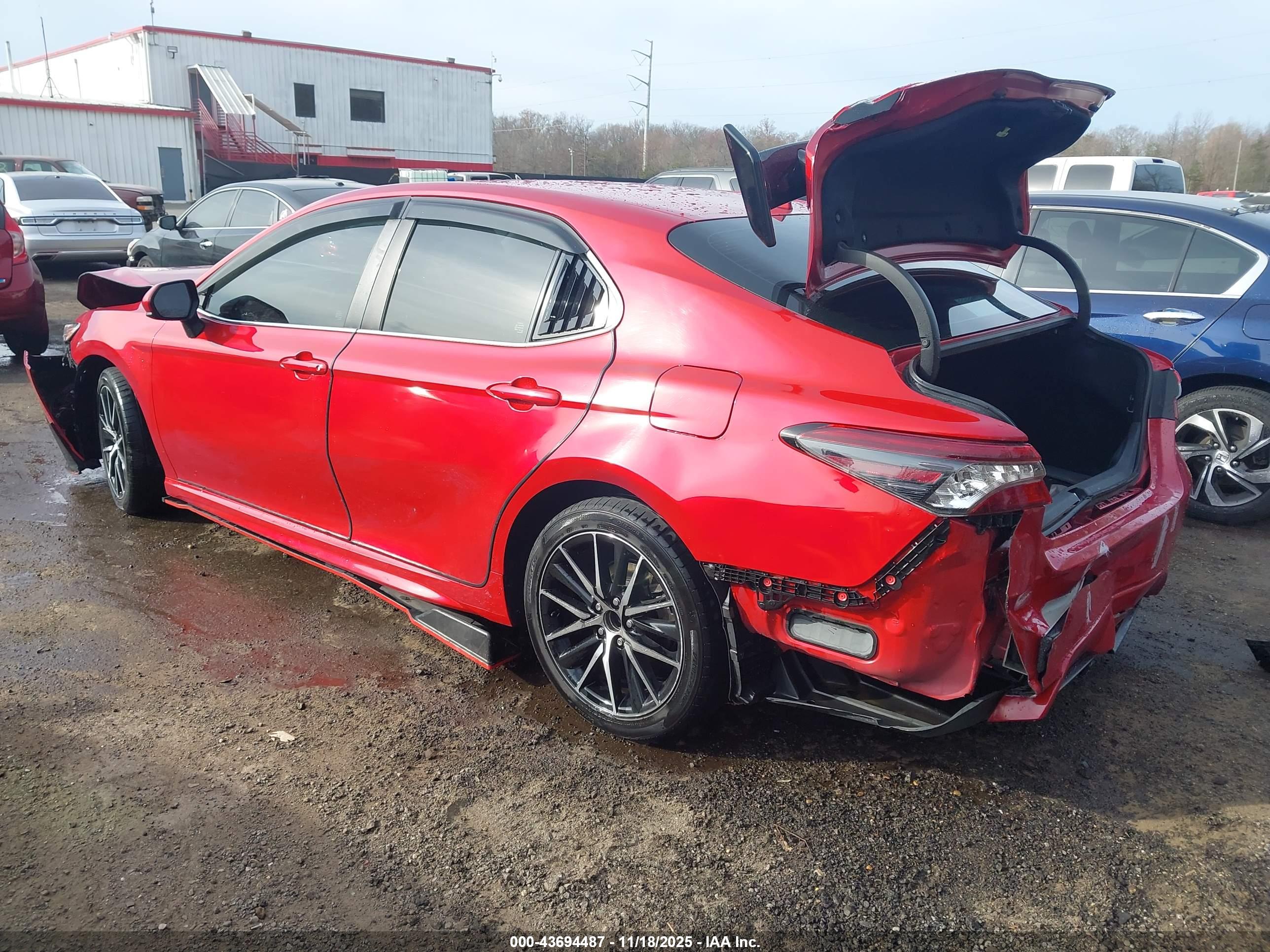 TOYOTA CAMRY image 3