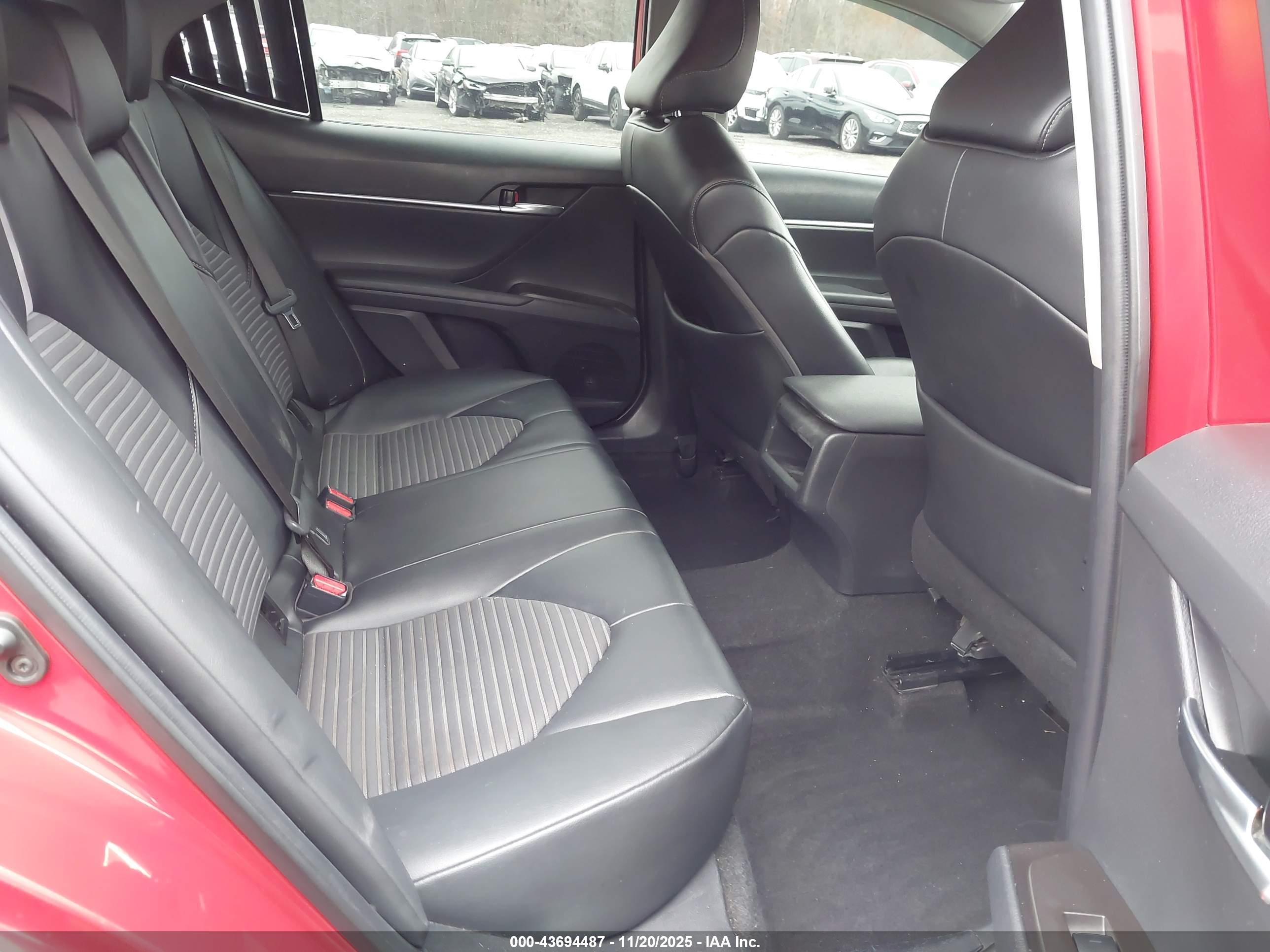 TOYOTA CAMRY image 8