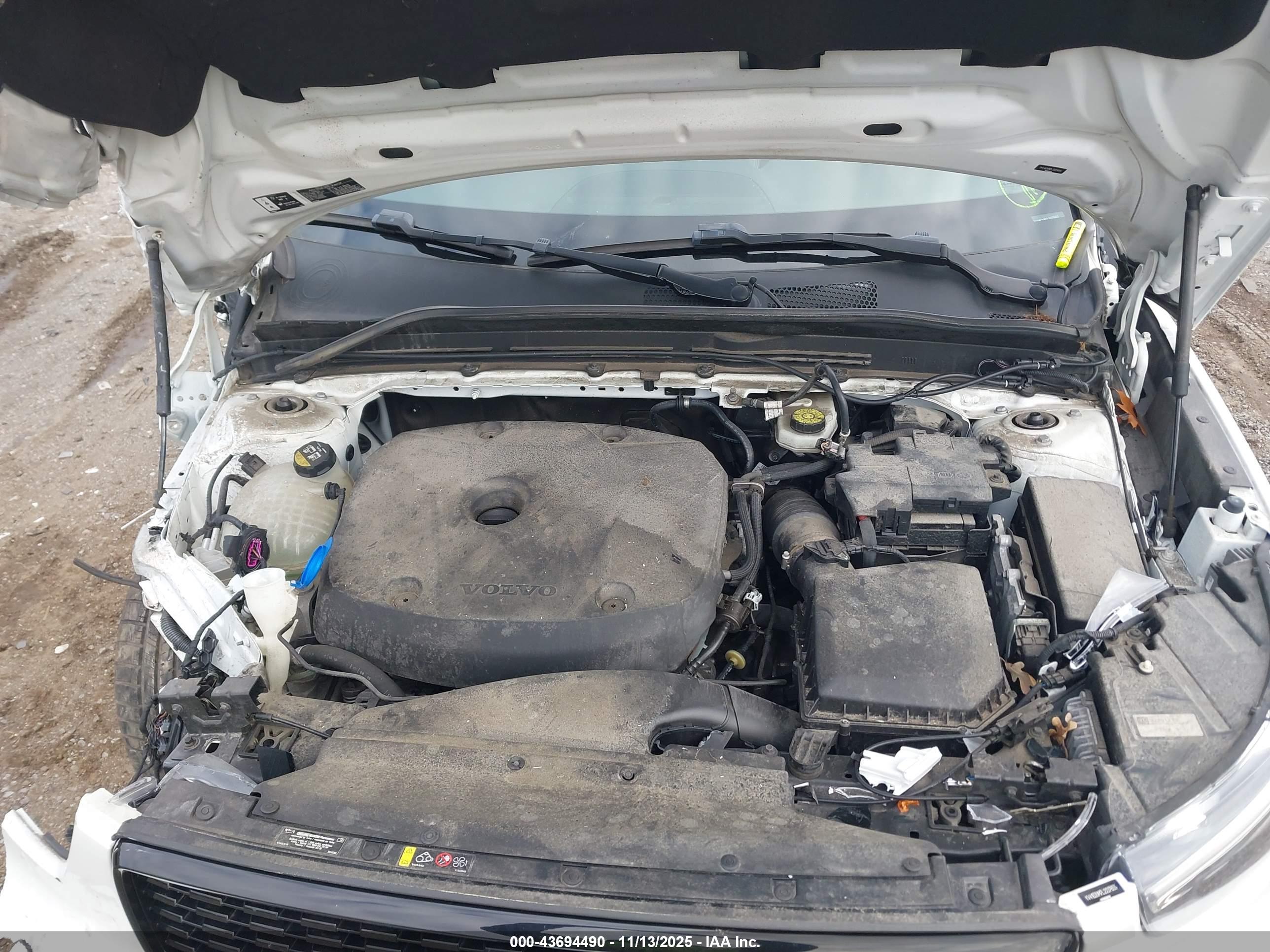 VOLVO XC40 image 10