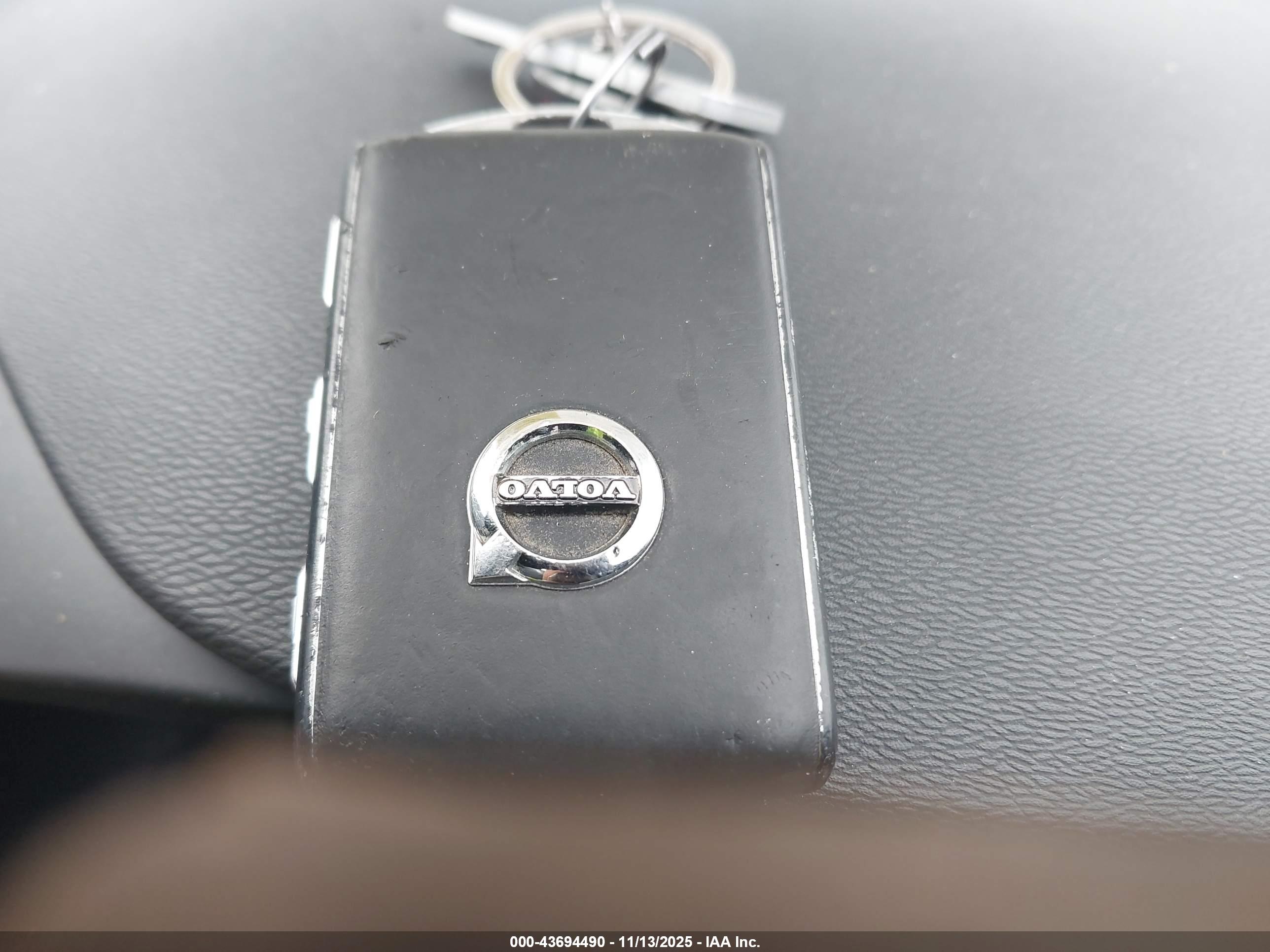 VOLVO XC40 image 11