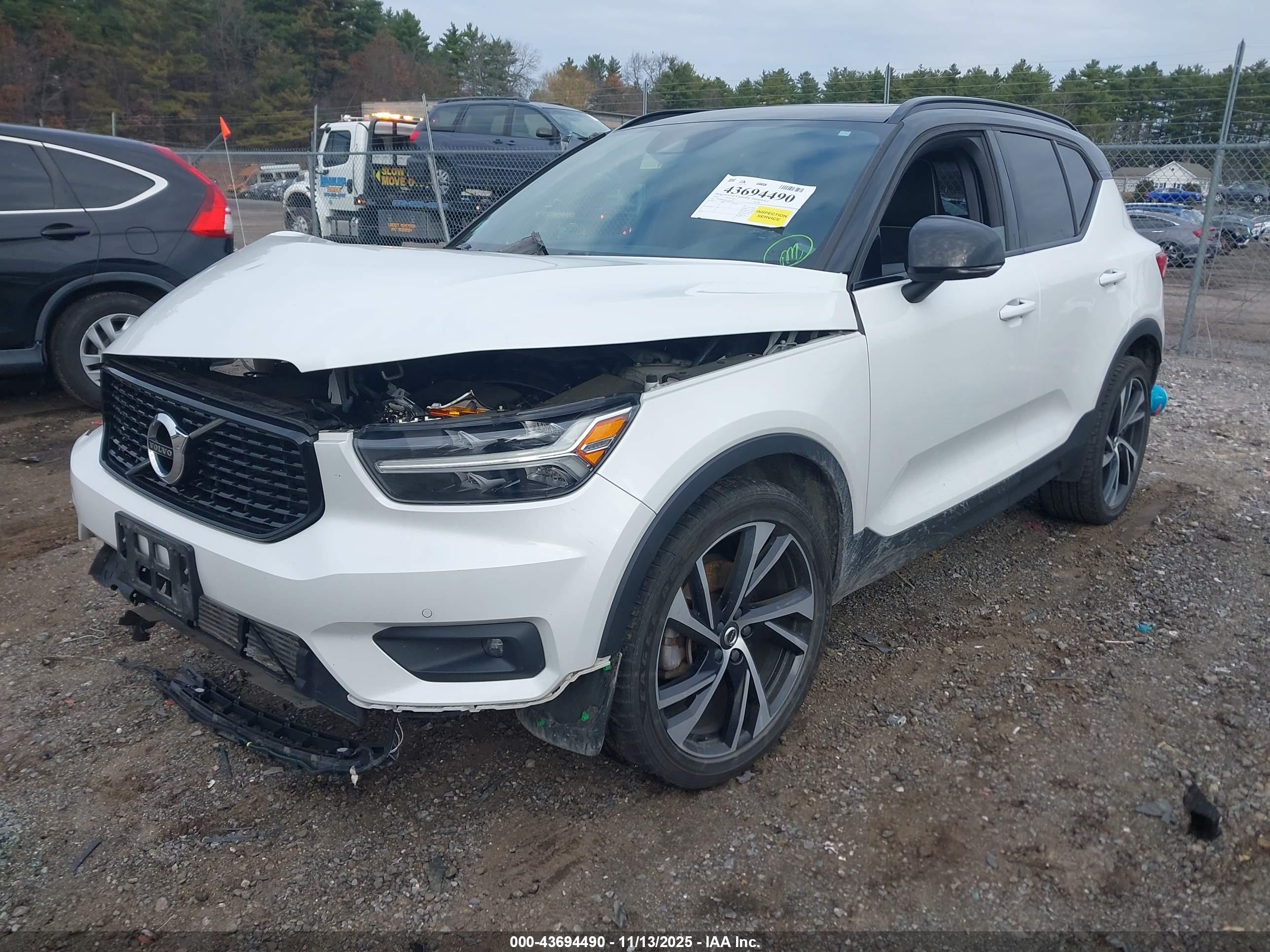 VOLVO XC40 image 2