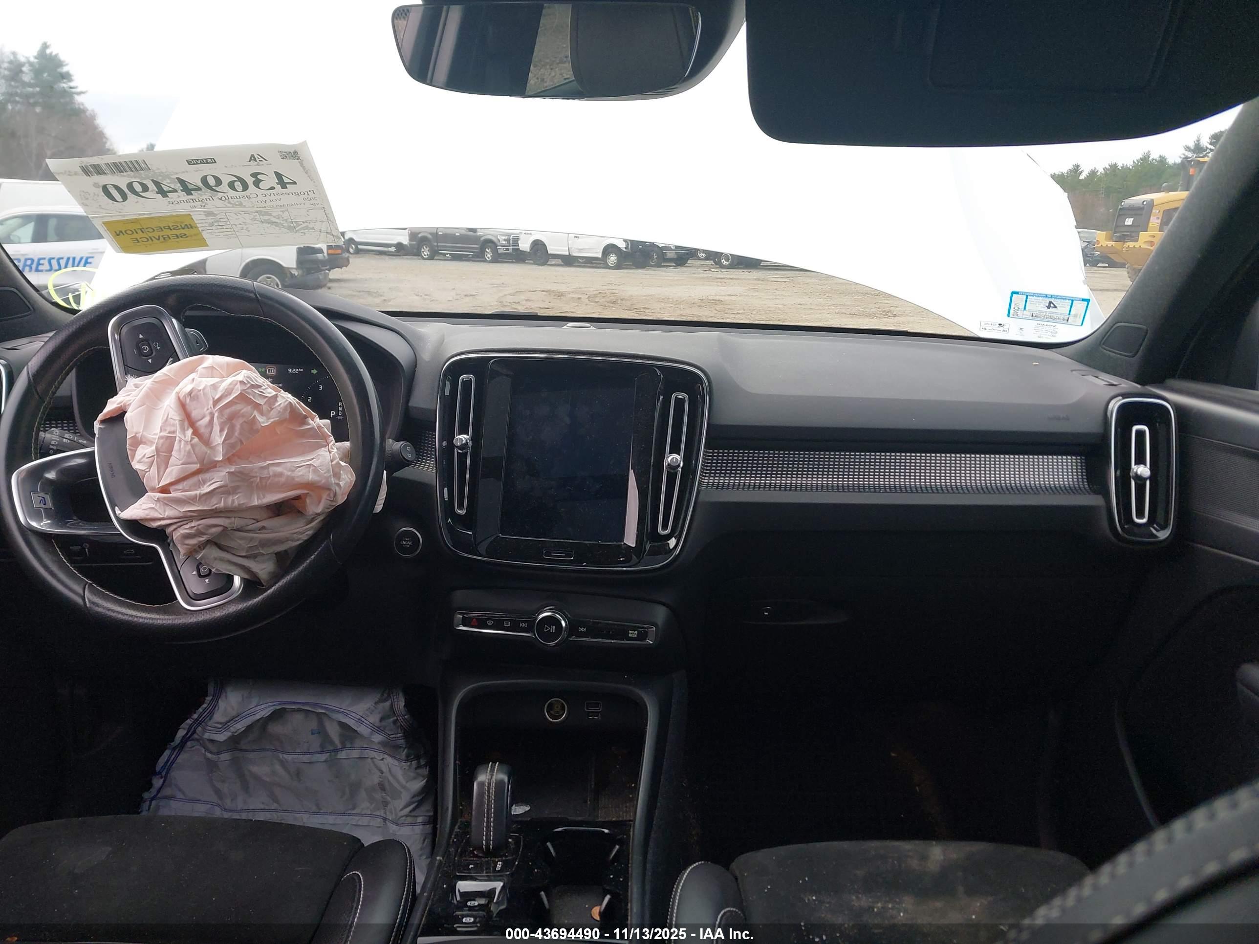 VOLVO XC40 image 5