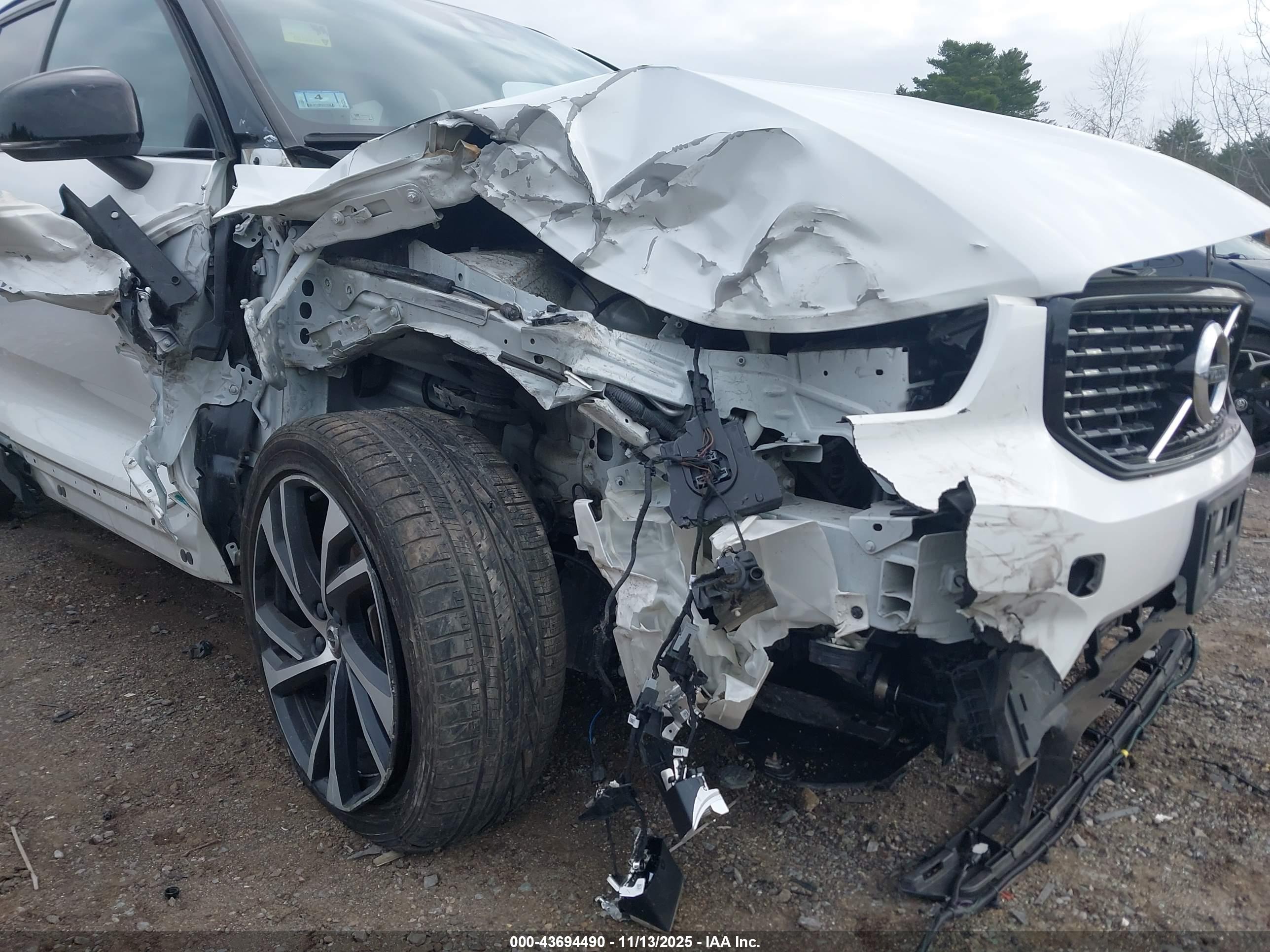 VOLVO XC40 image 6