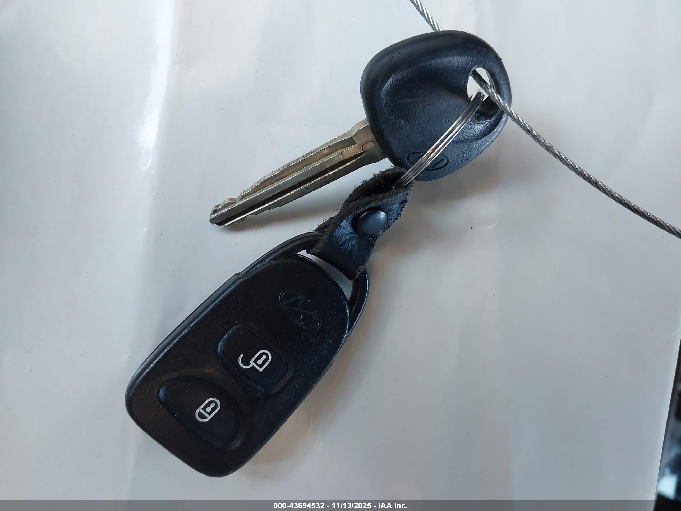 HYUNDAI SANTA image 11
