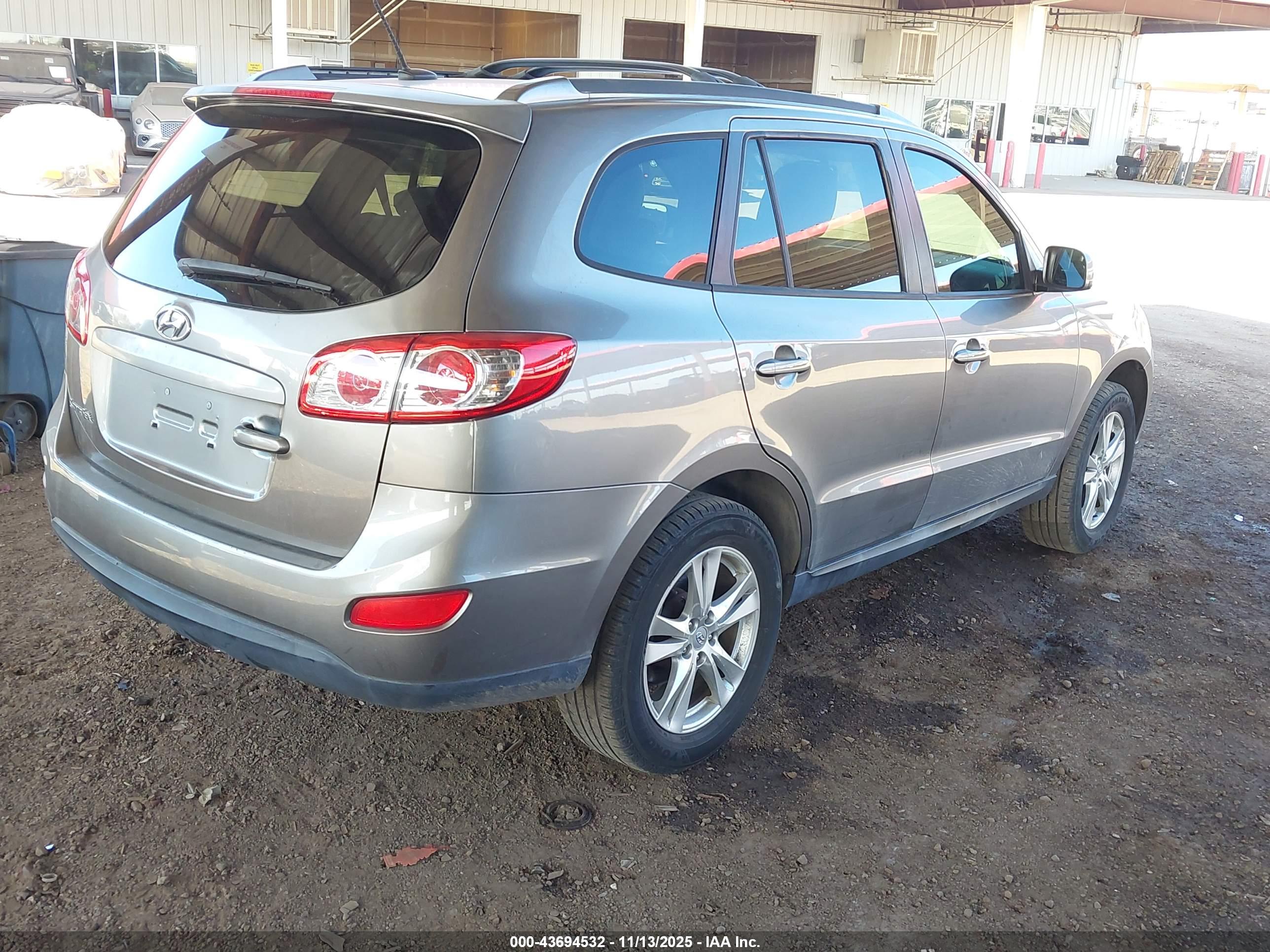 HYUNDAI SANTA image 4
