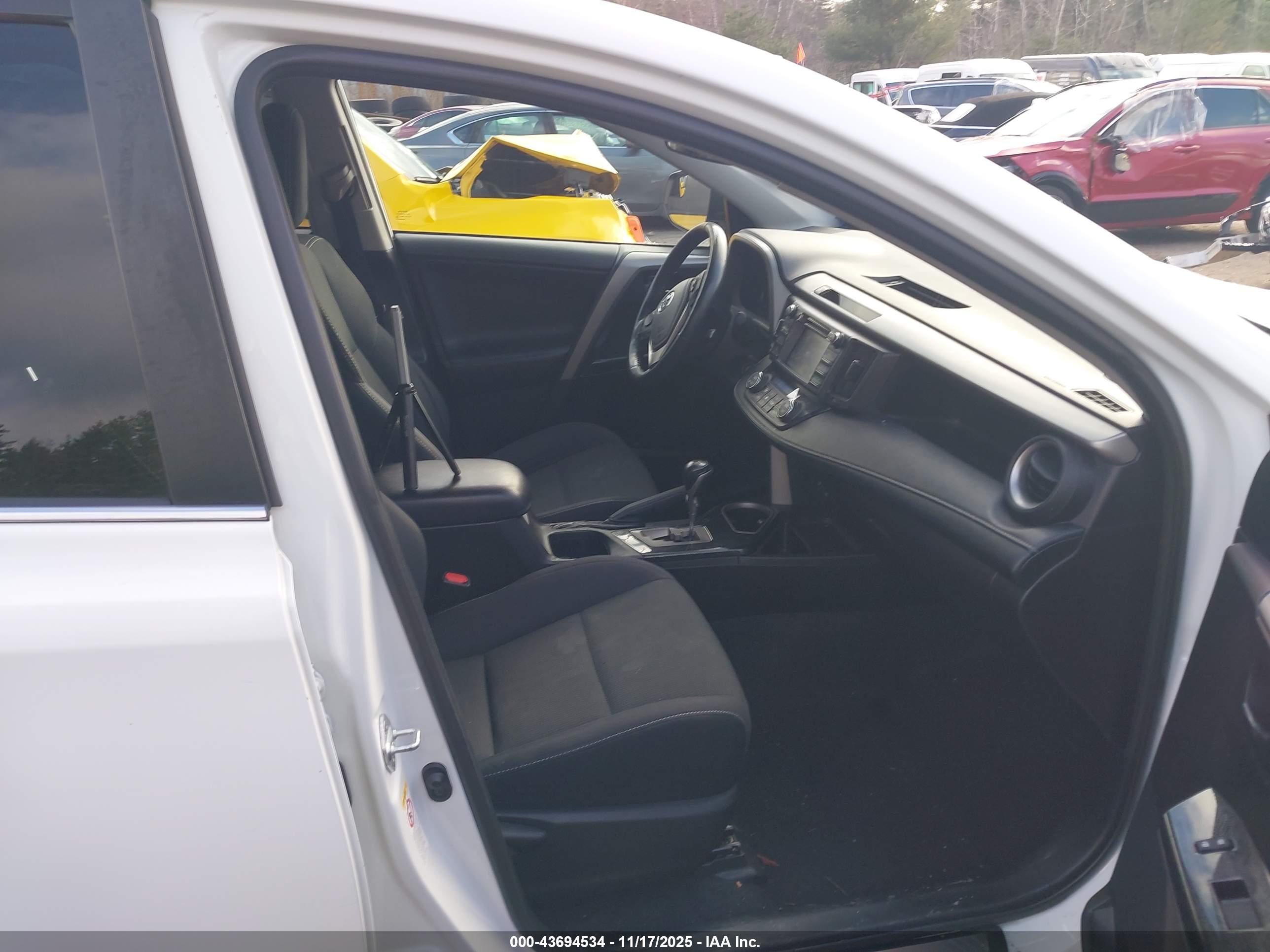 TOYOTA RAV4 image 5