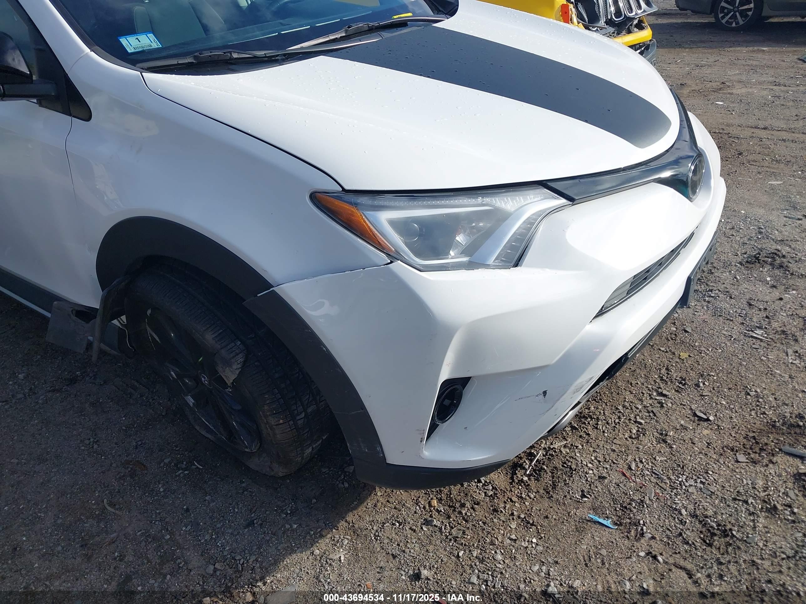 TOYOTA RAV4 image 6