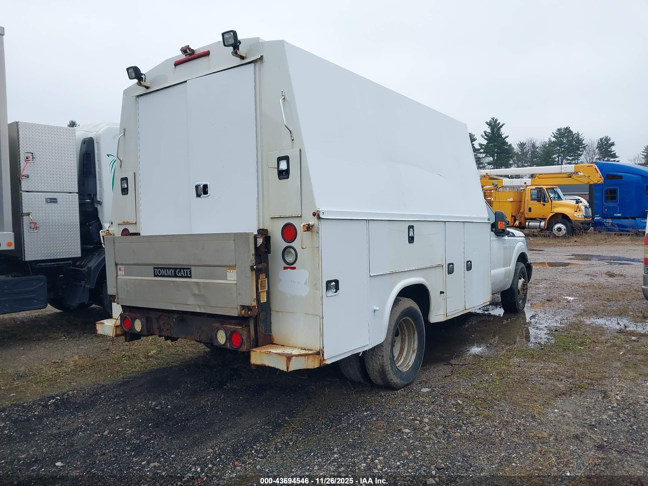 FORD F-350 image 4