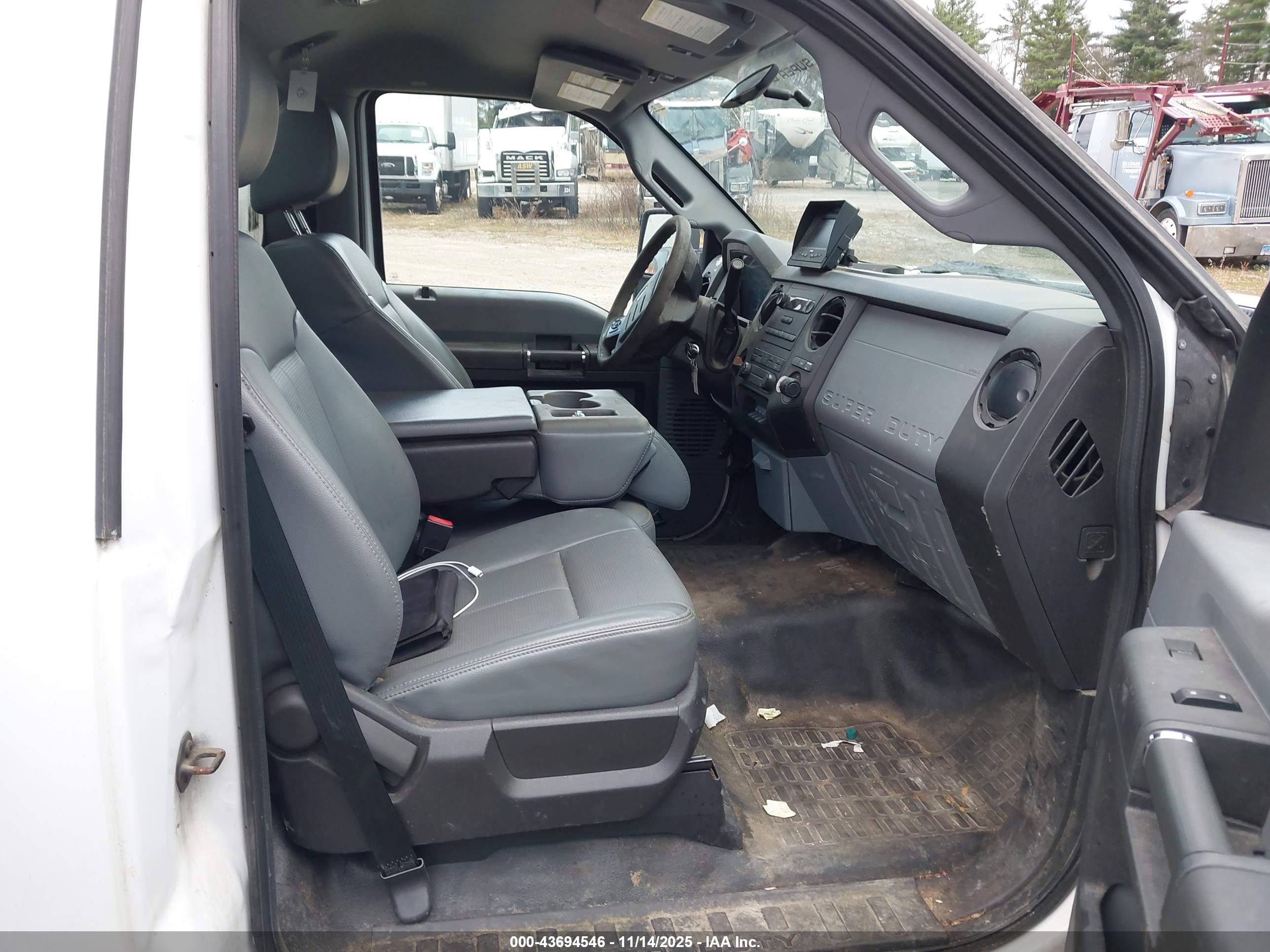 FORD F-350 image 8