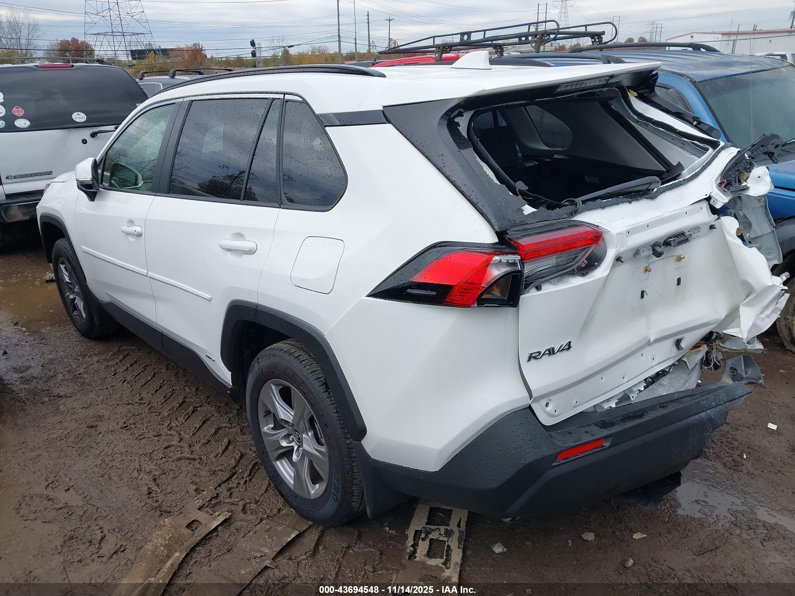 TOYOTA RAV4 image 3