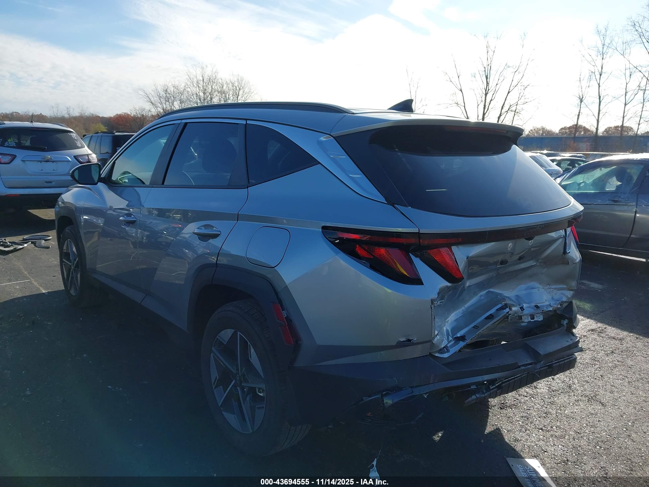HYUNDAI TUCSON image 3