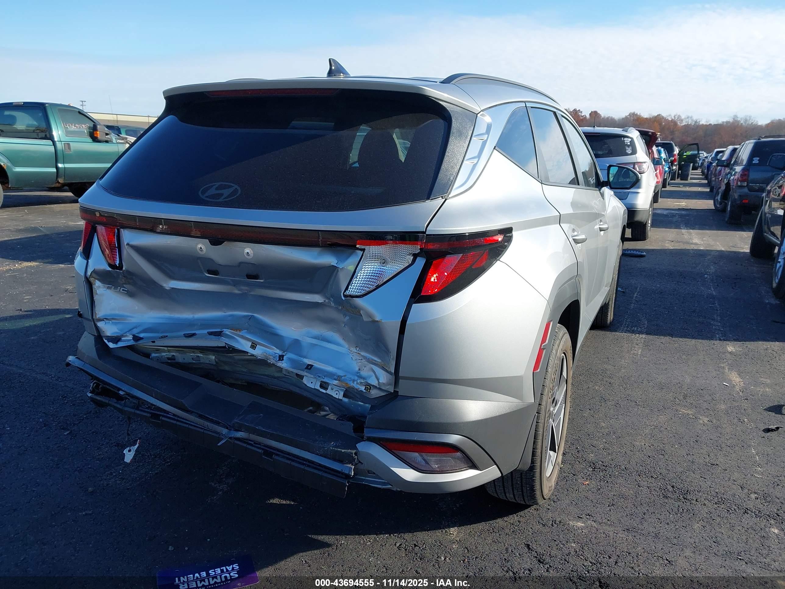 HYUNDAI TUCSON image 4