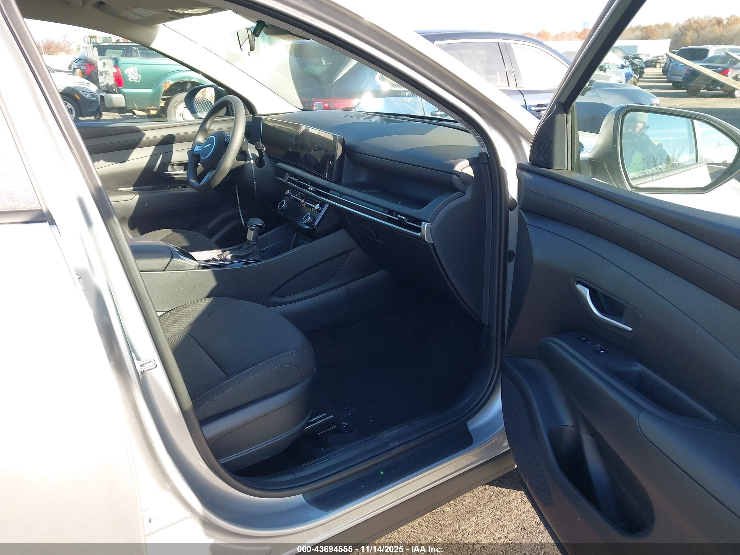 HYUNDAI TUCSON image 5