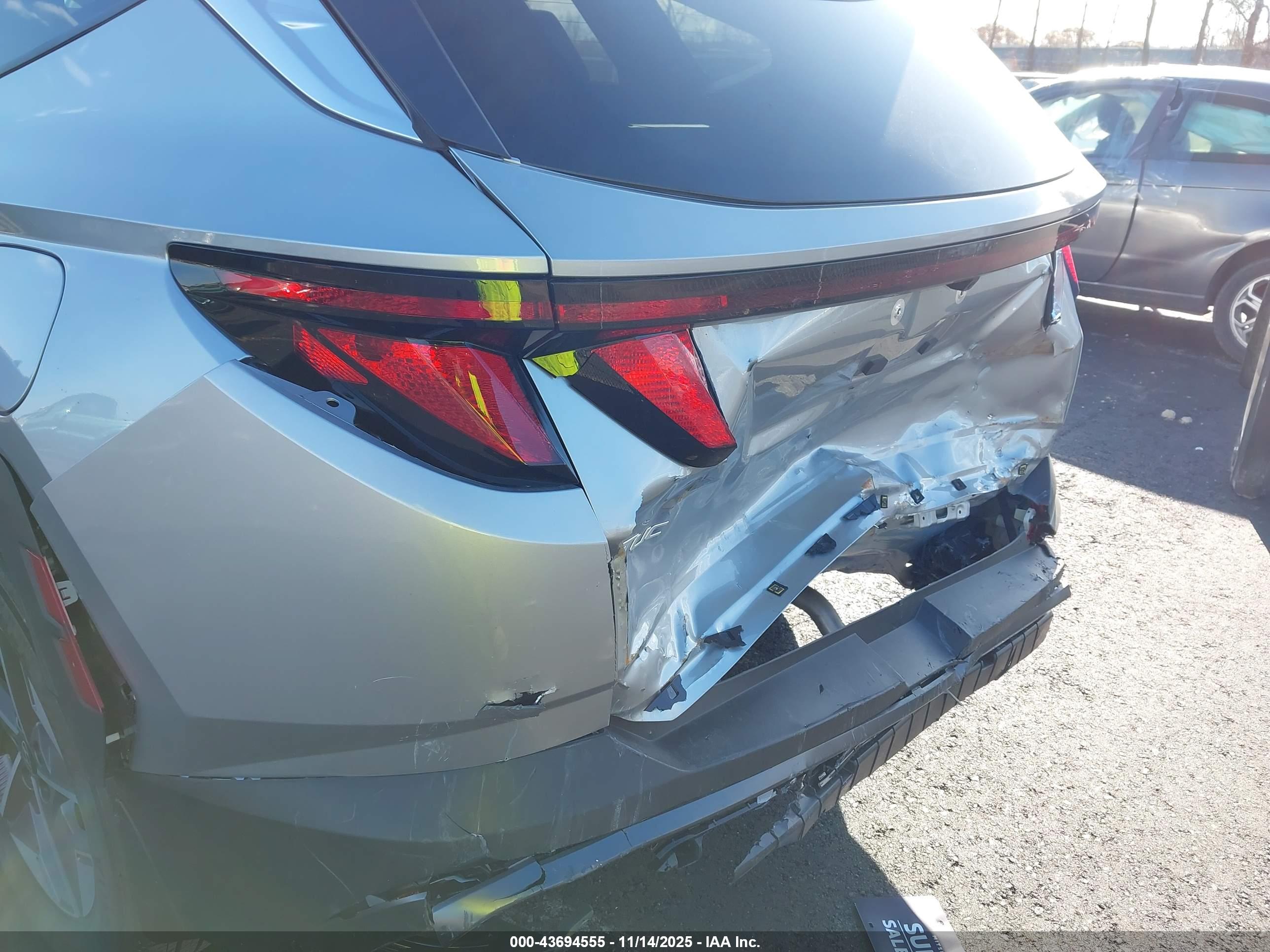 HYUNDAI TUCSON image 6