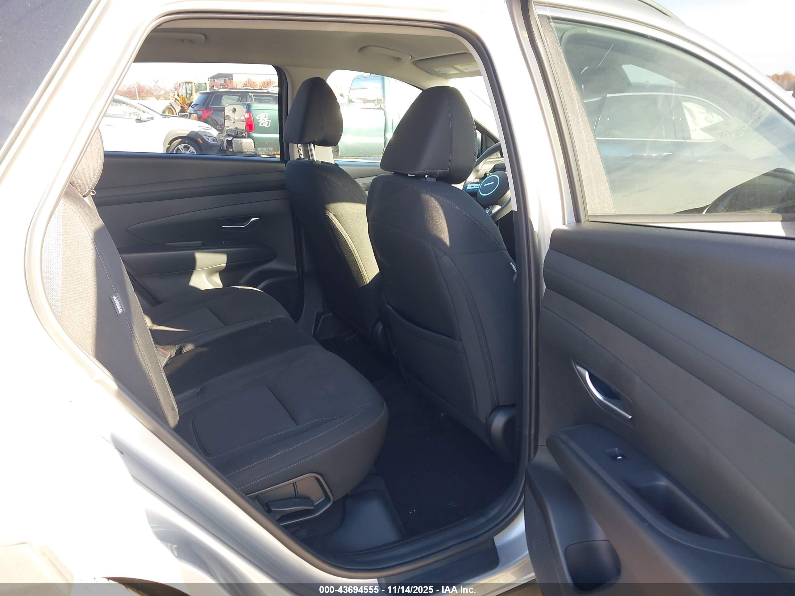 HYUNDAI TUCSON image 8
