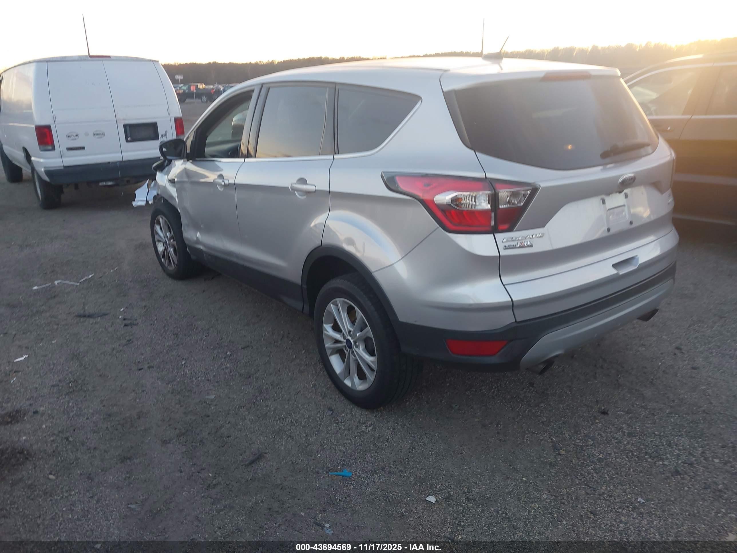 FORD ESCAPE image 3