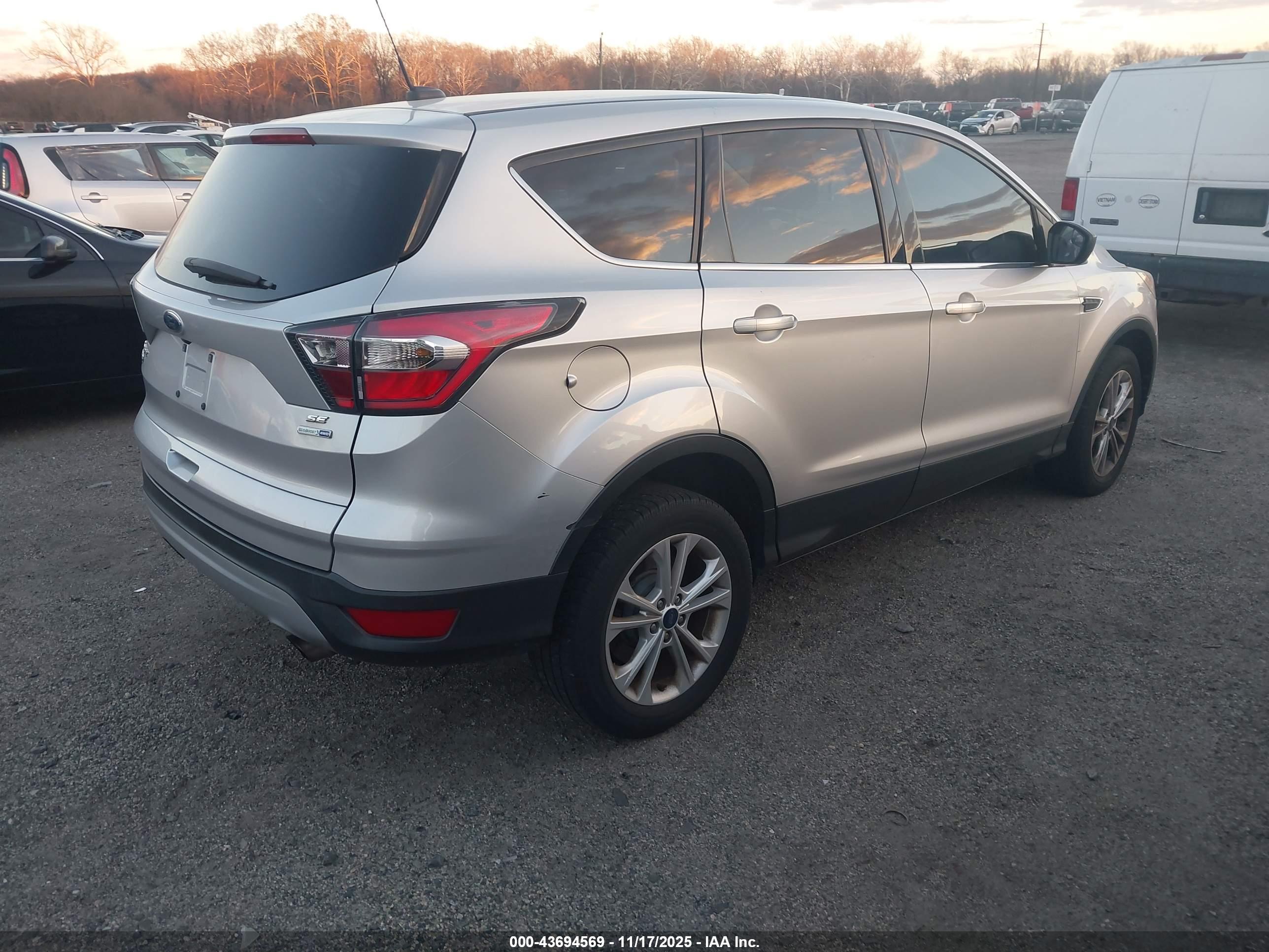 FORD ESCAPE image 4