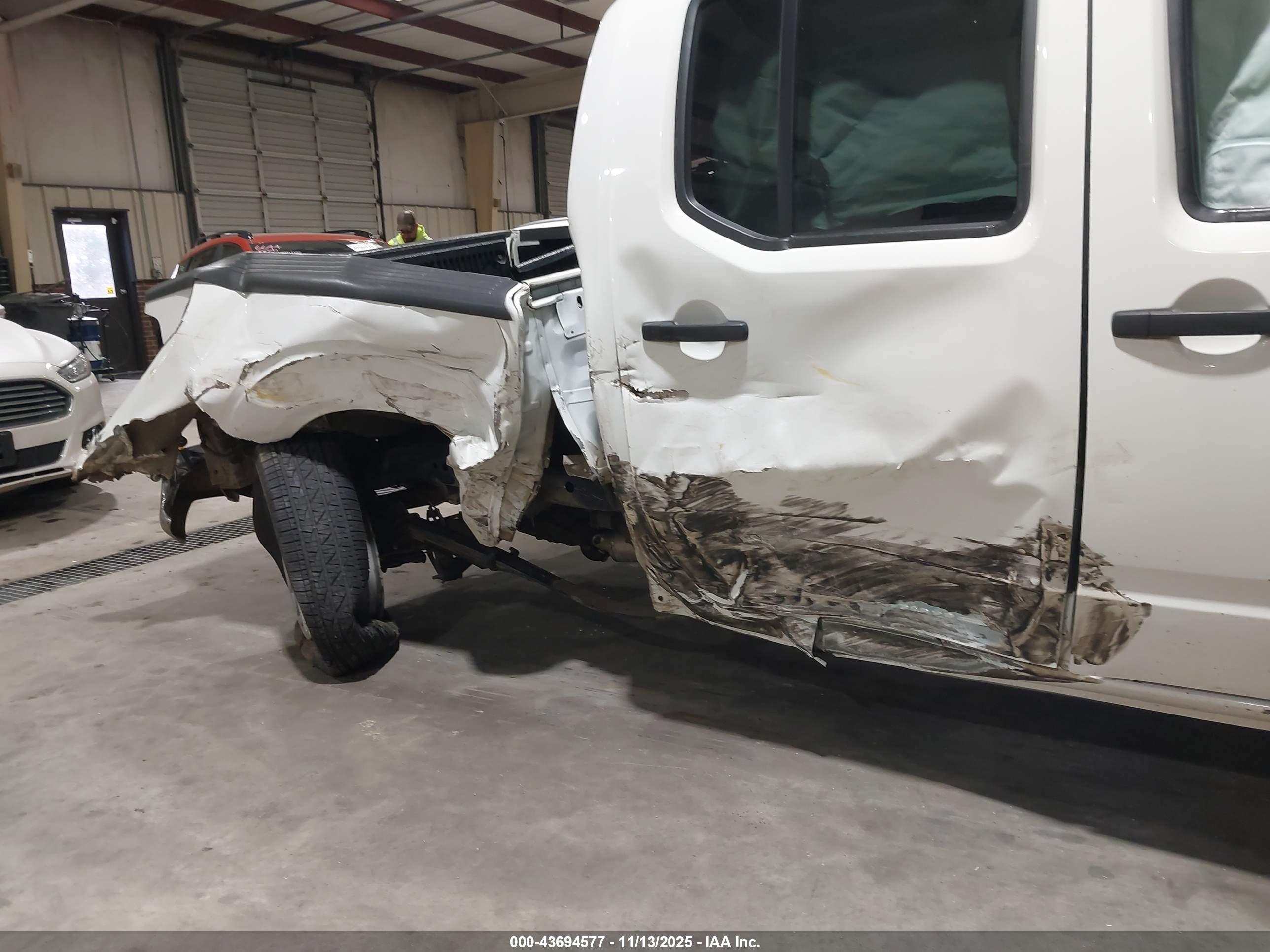 NISSAN FRONTIER image 6