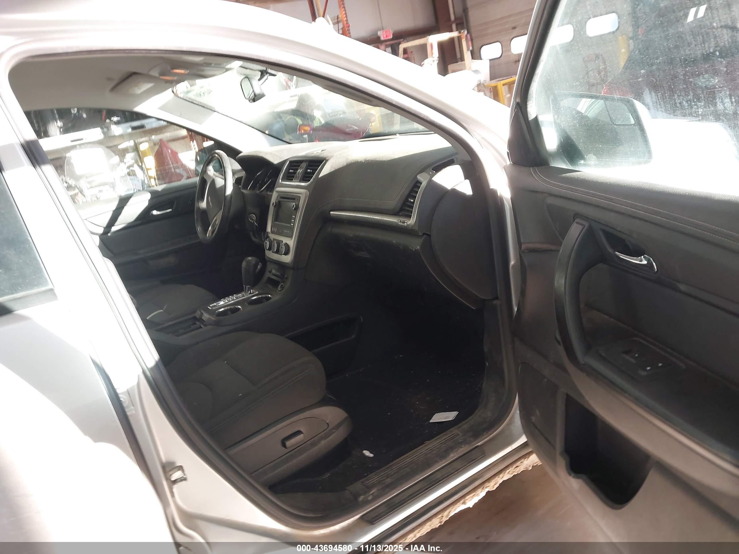 GMC ACADIA image 5
