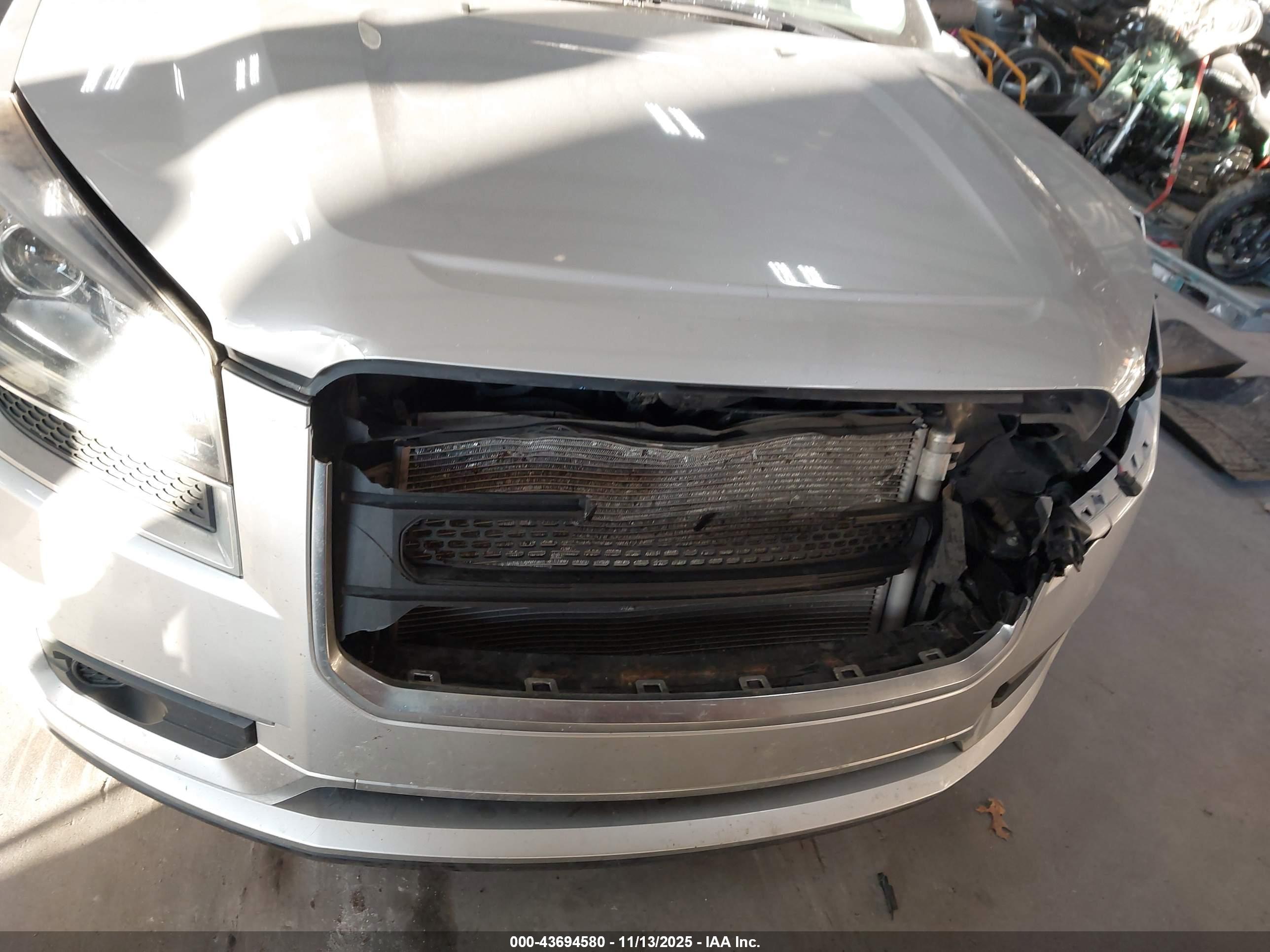 GMC ACADIA image 6