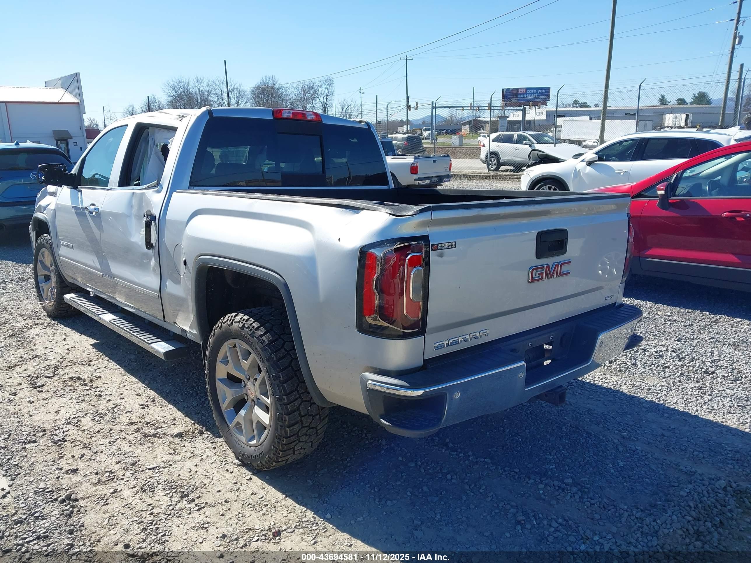 GMC SIERRA image 3