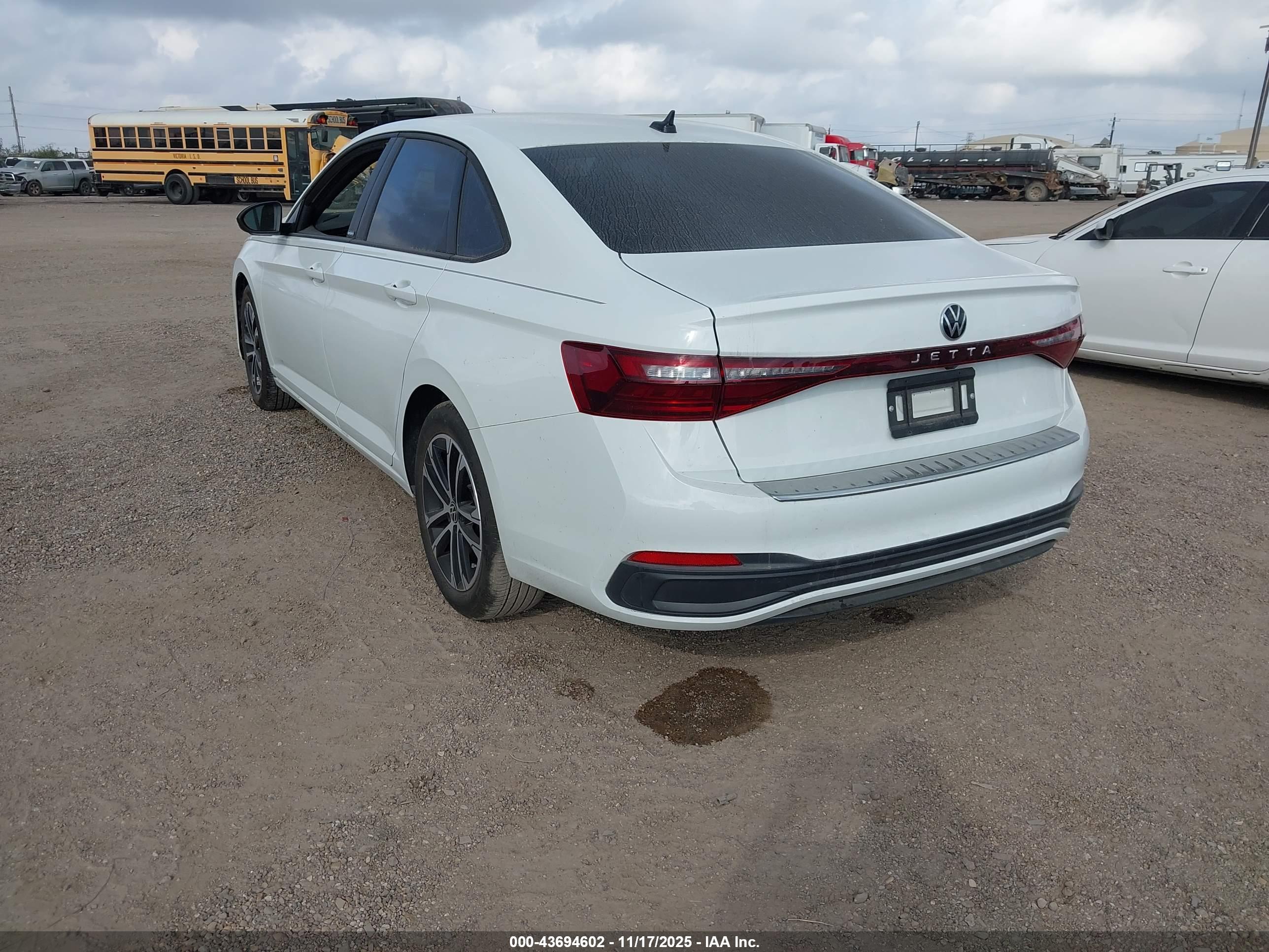VOLKSWAGEN JETTA image 3