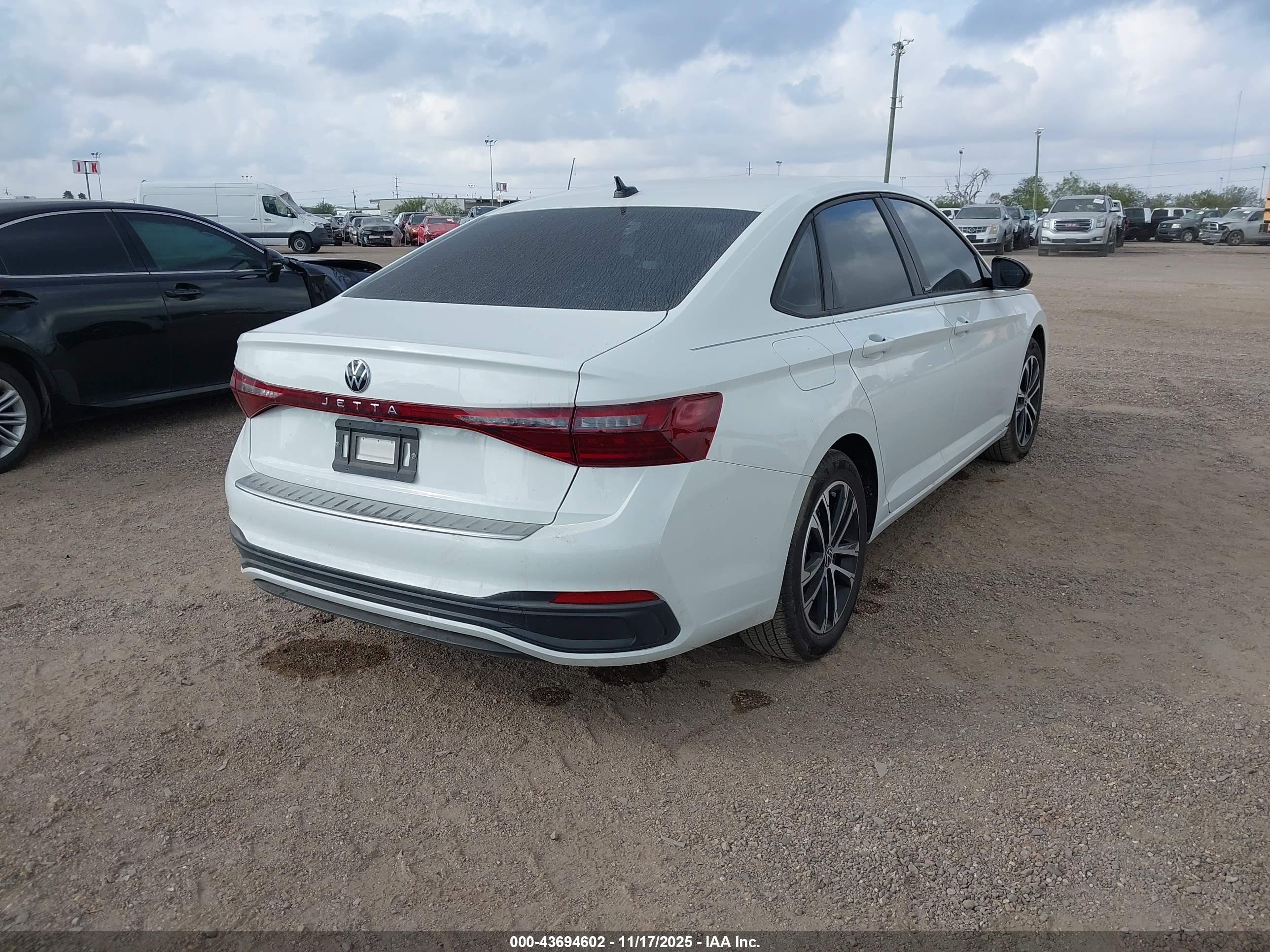 VOLKSWAGEN JETTA image 4