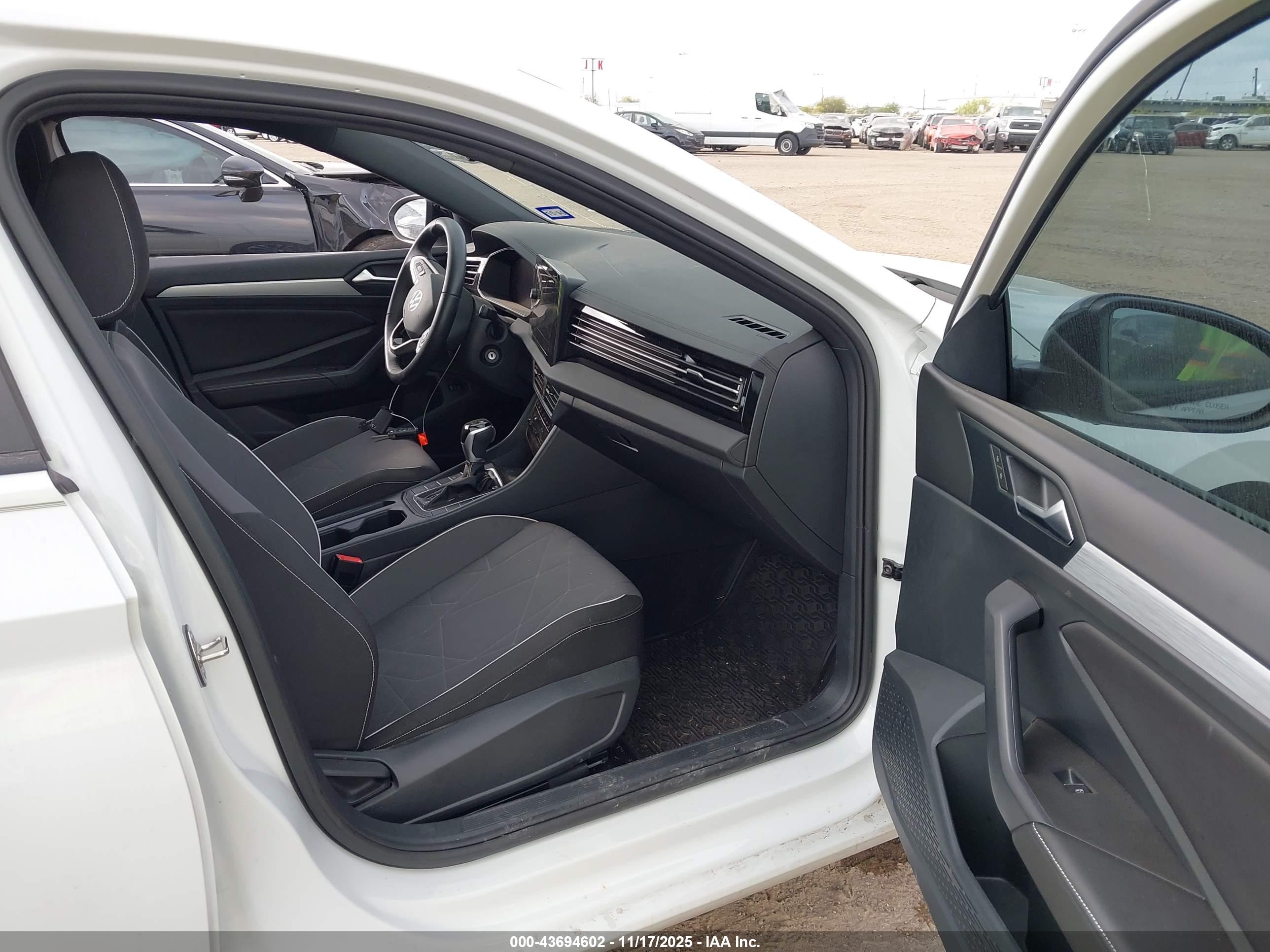 VOLKSWAGEN JETTA image 5