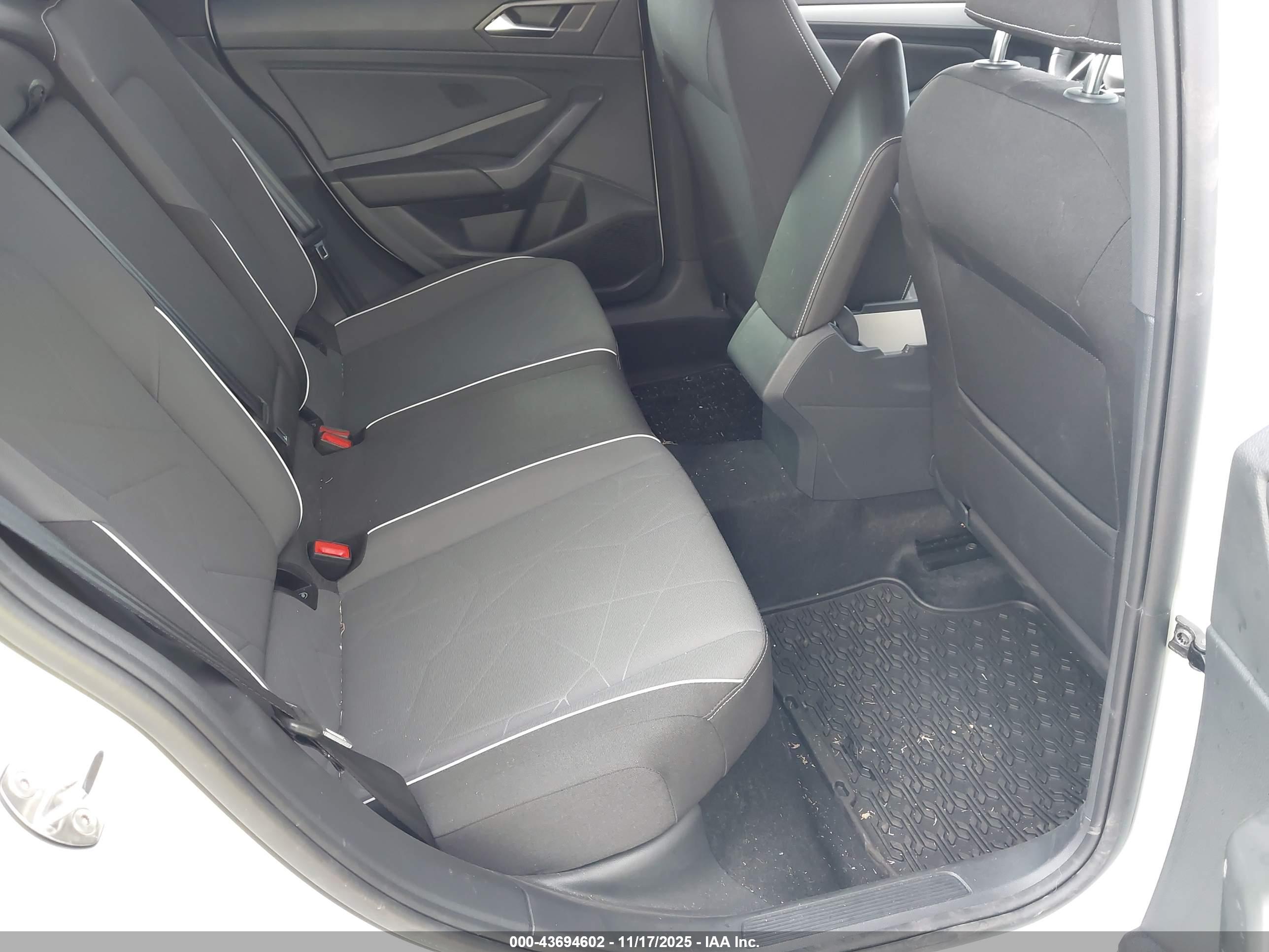 VOLKSWAGEN JETTA image 8