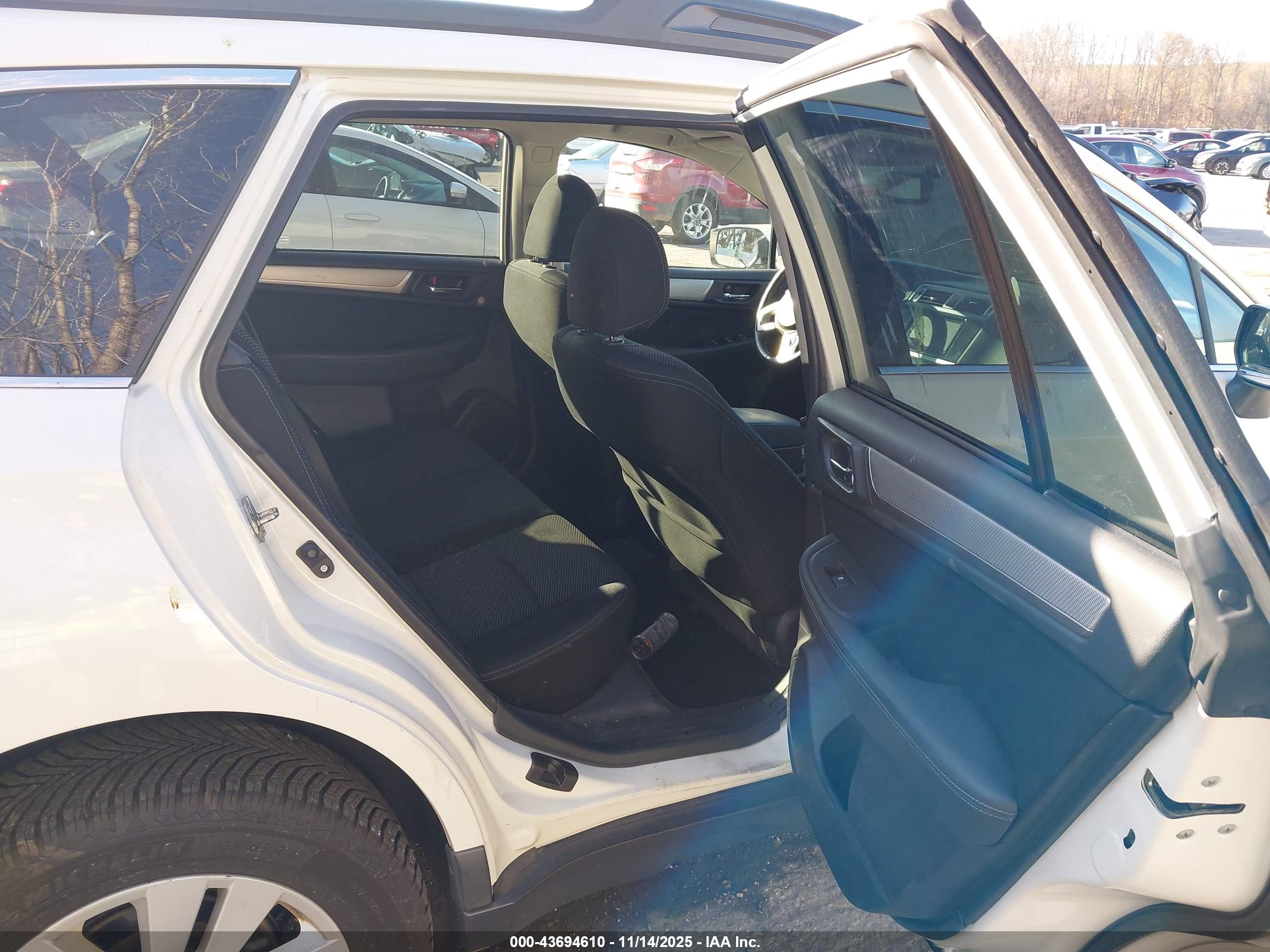 SUBARU OUTBACK image 8