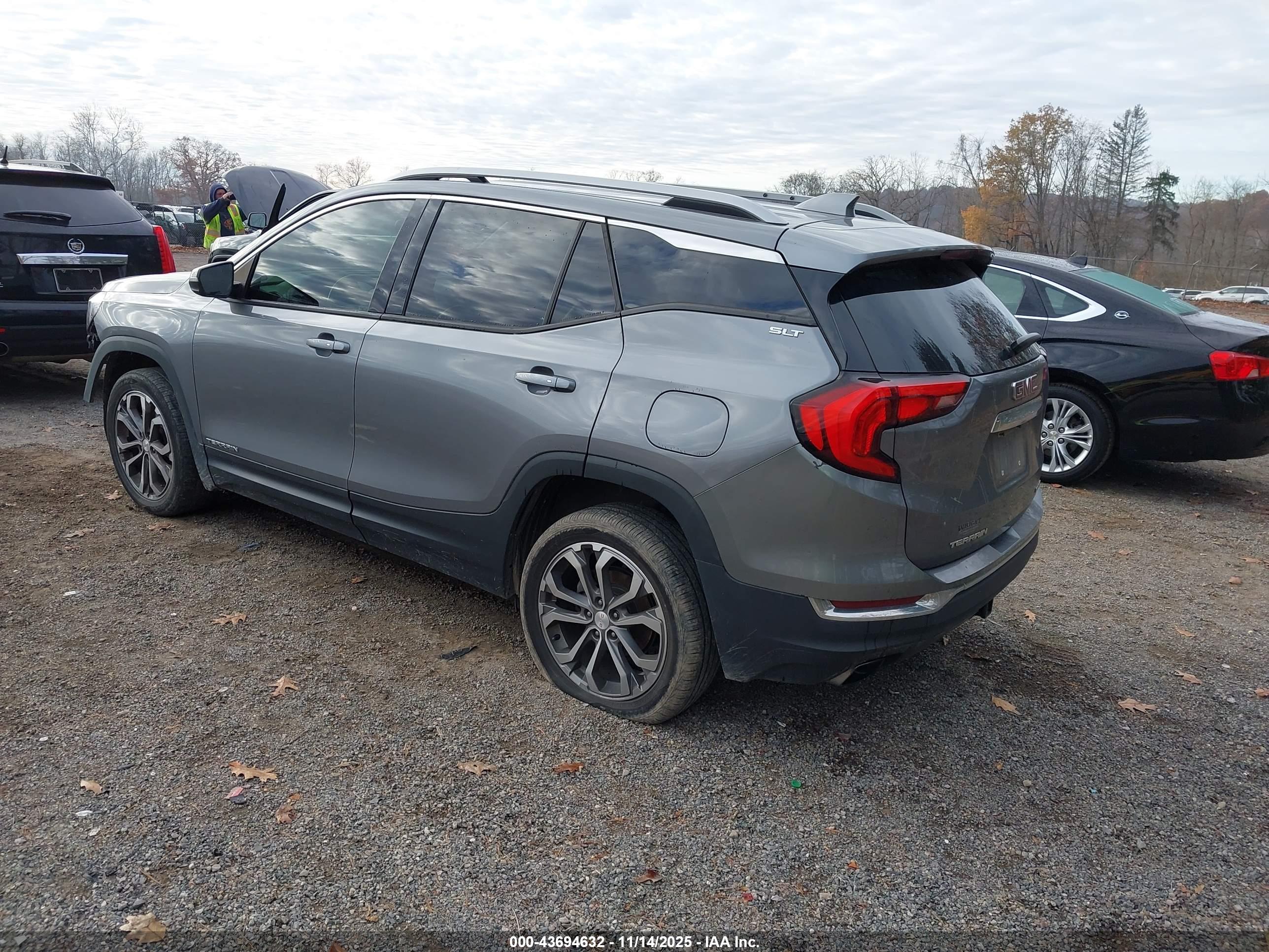 GMC TERRAIN image 3