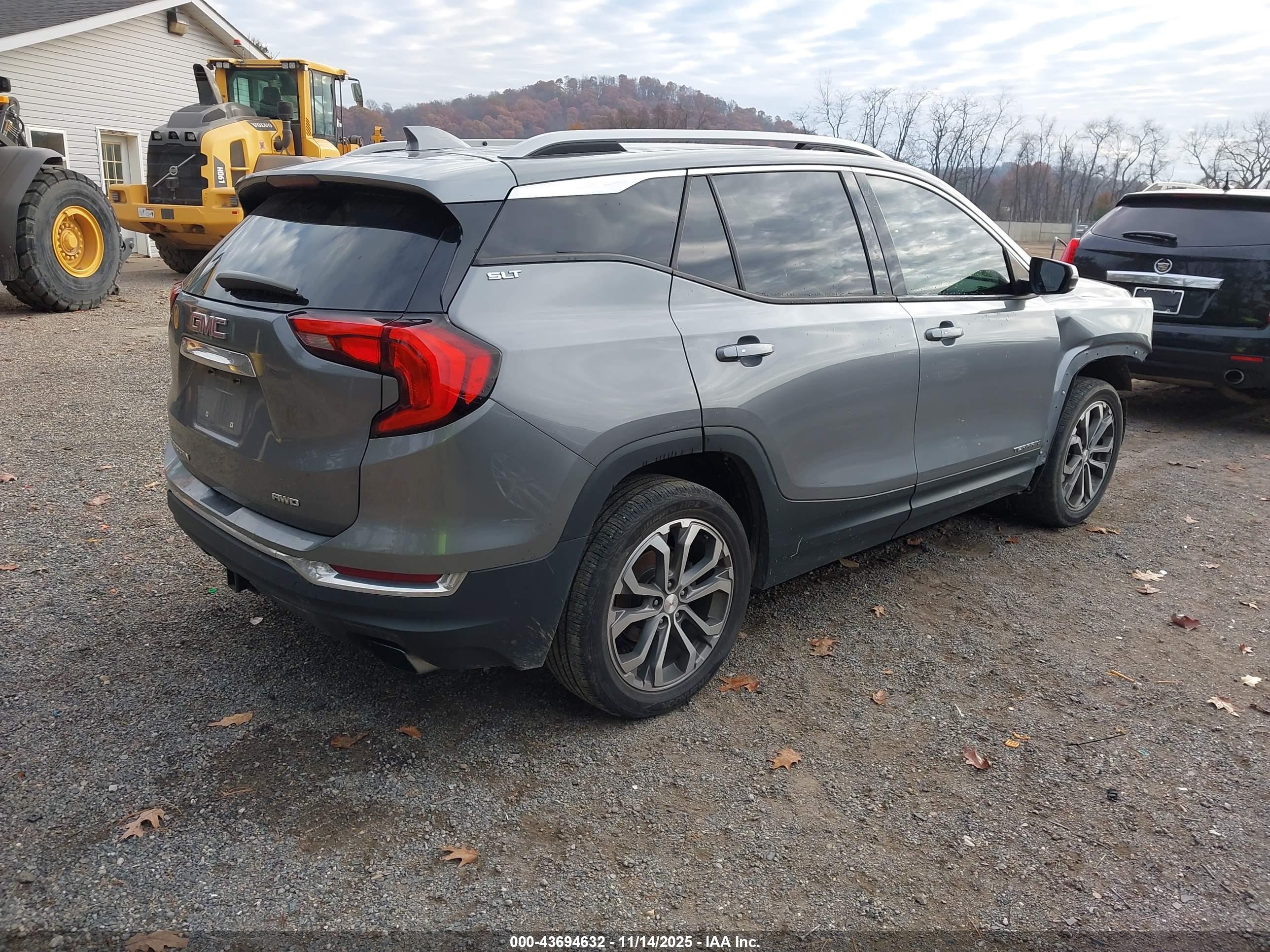 GMC TERRAIN image 4
