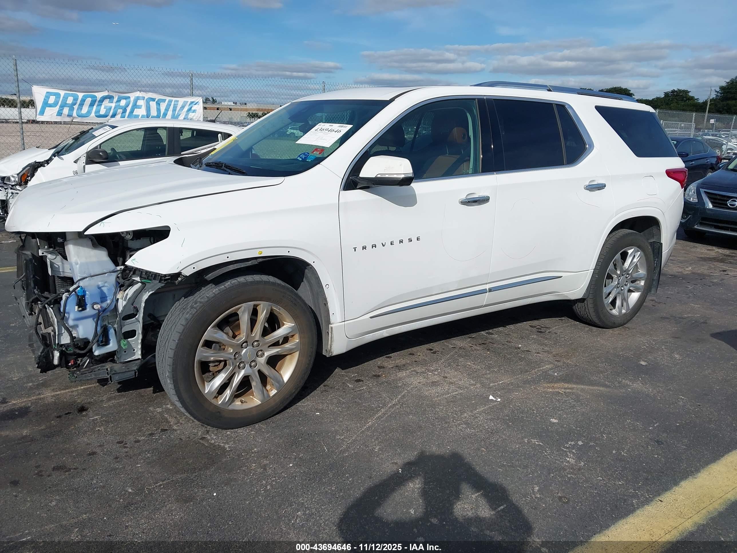 CHEVROLET TRAVERSE image 2