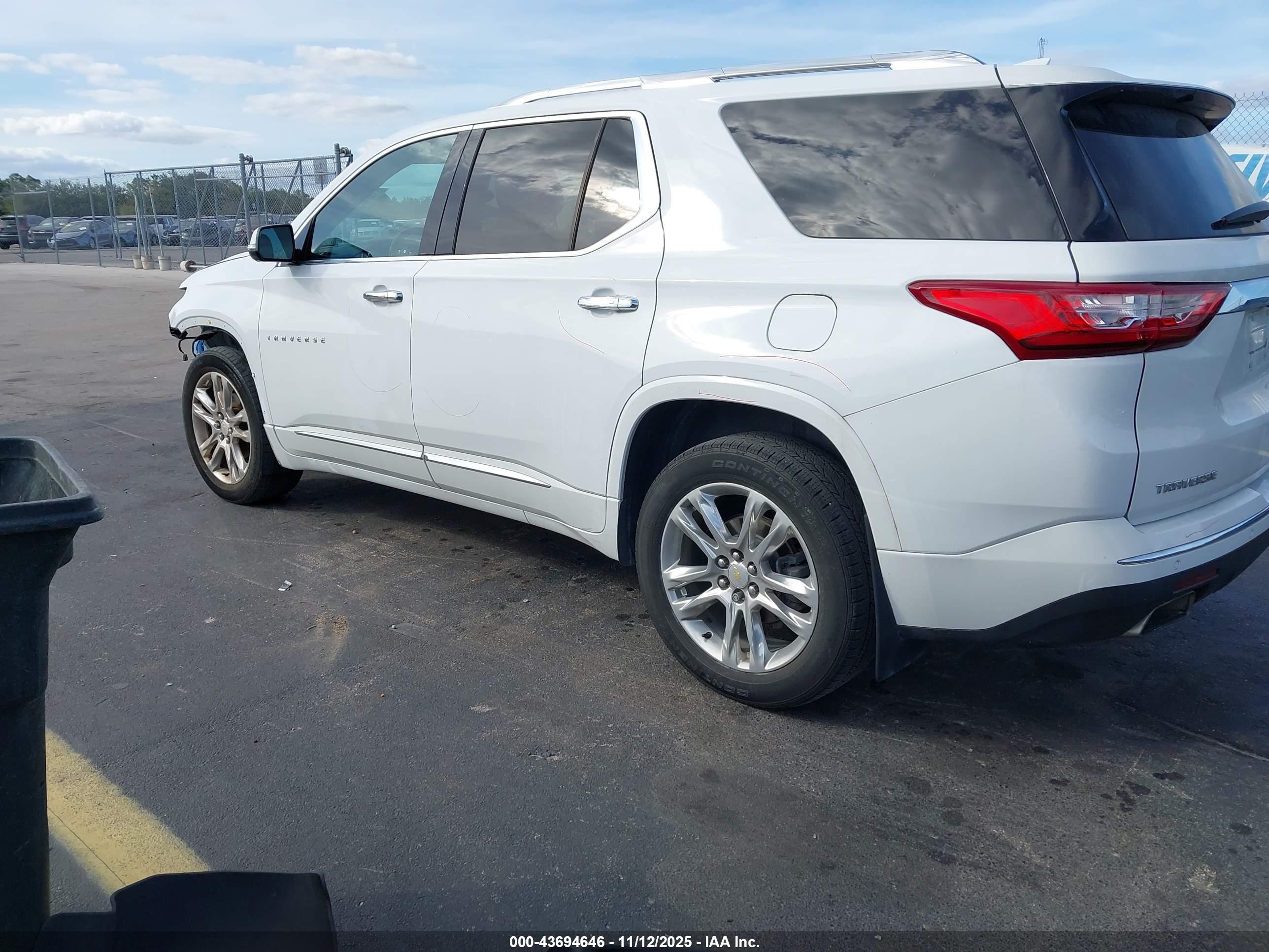 CHEVROLET TRAVERSE image 3