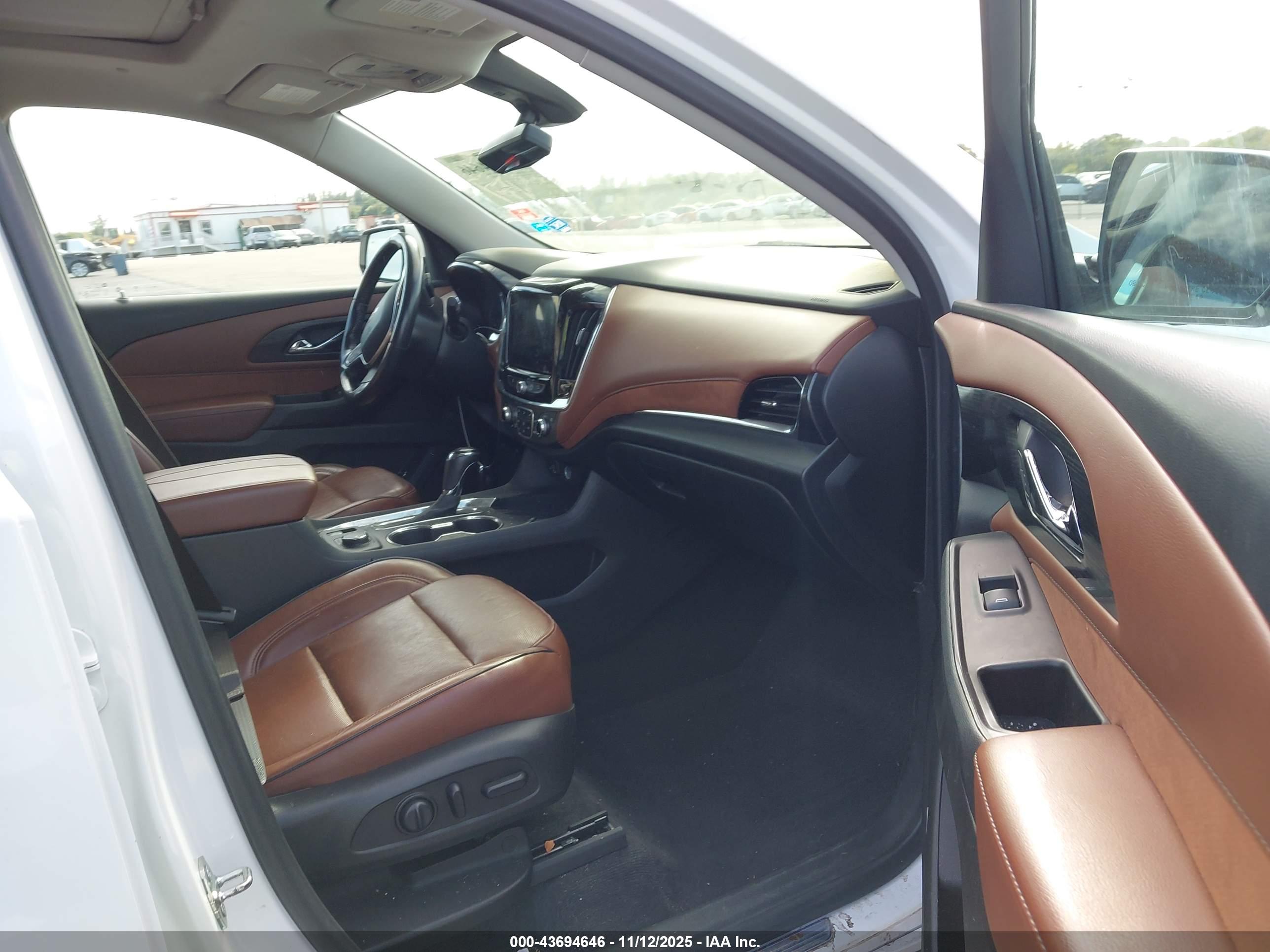 CHEVROLET TRAVERSE image 5
