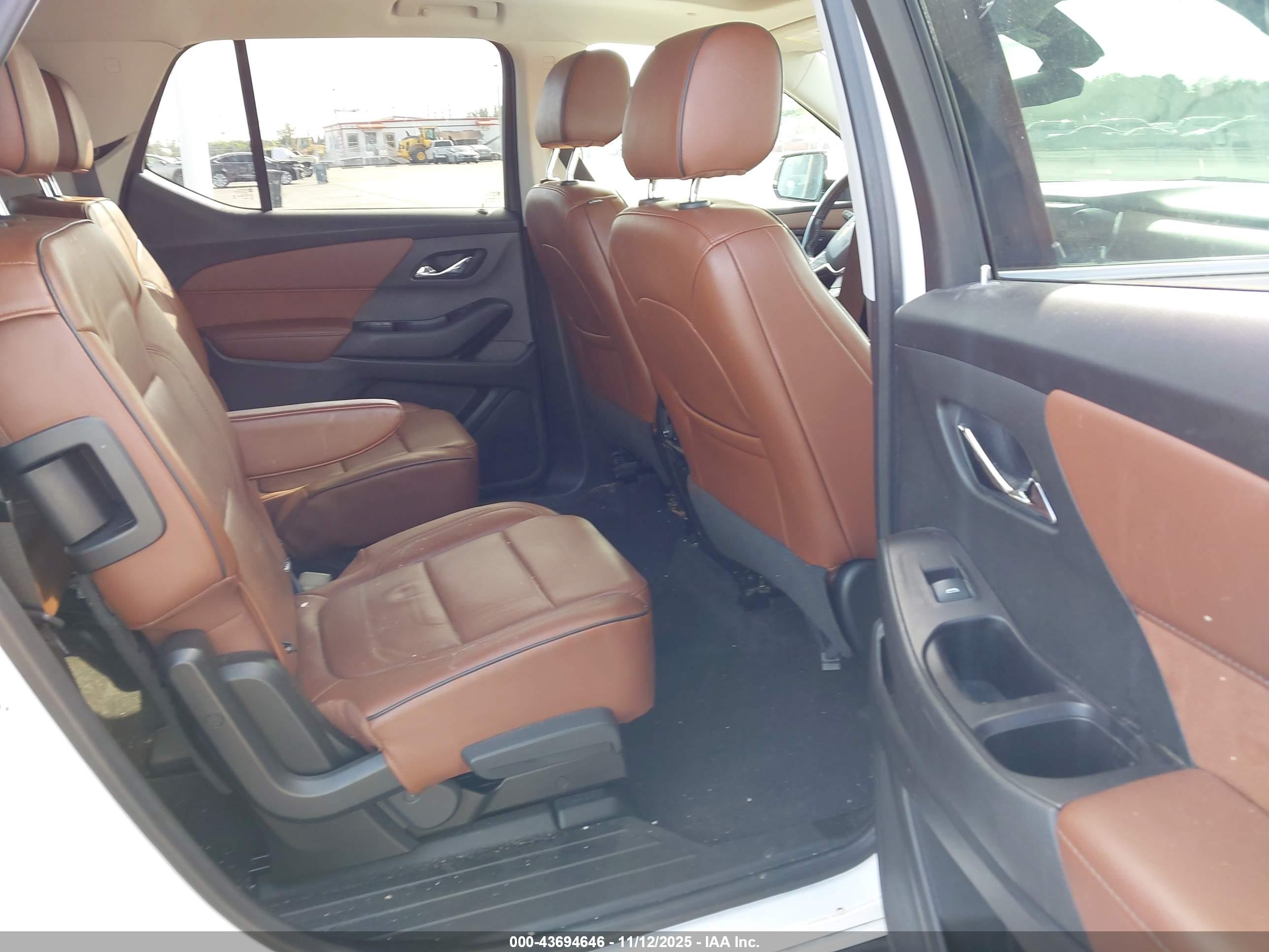 CHEVROLET TRAVERSE image 8