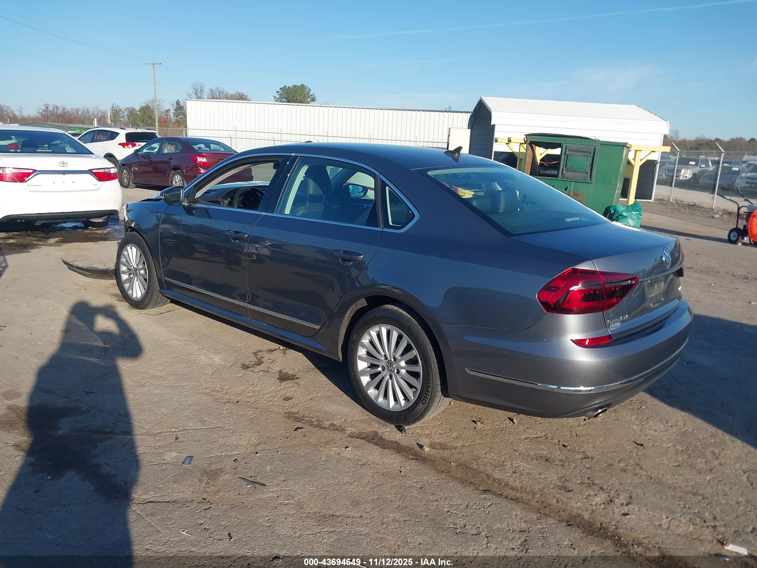 VOLKSWAGEN PASSAT image 3