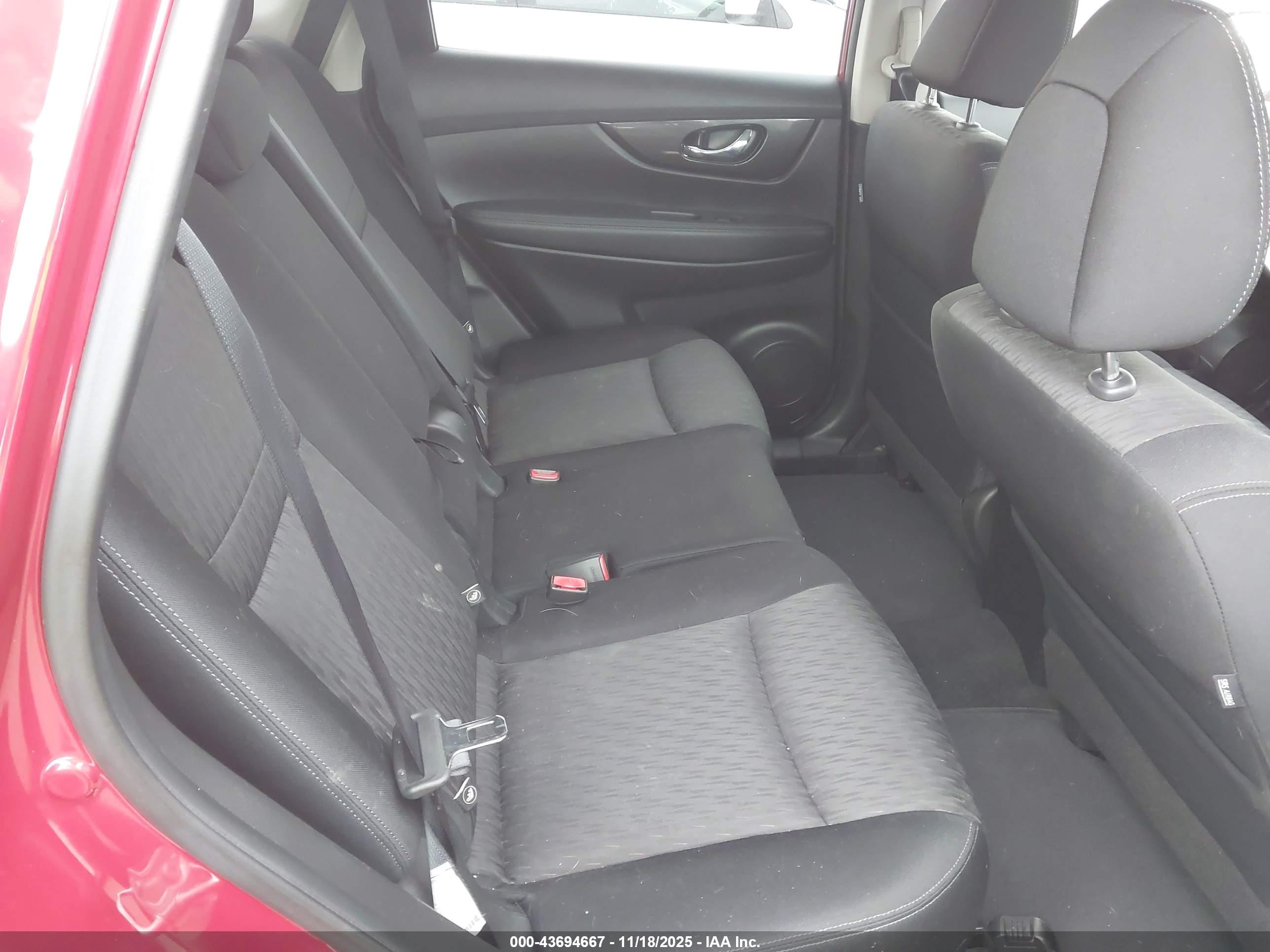 NISSAN ROGUE image 8