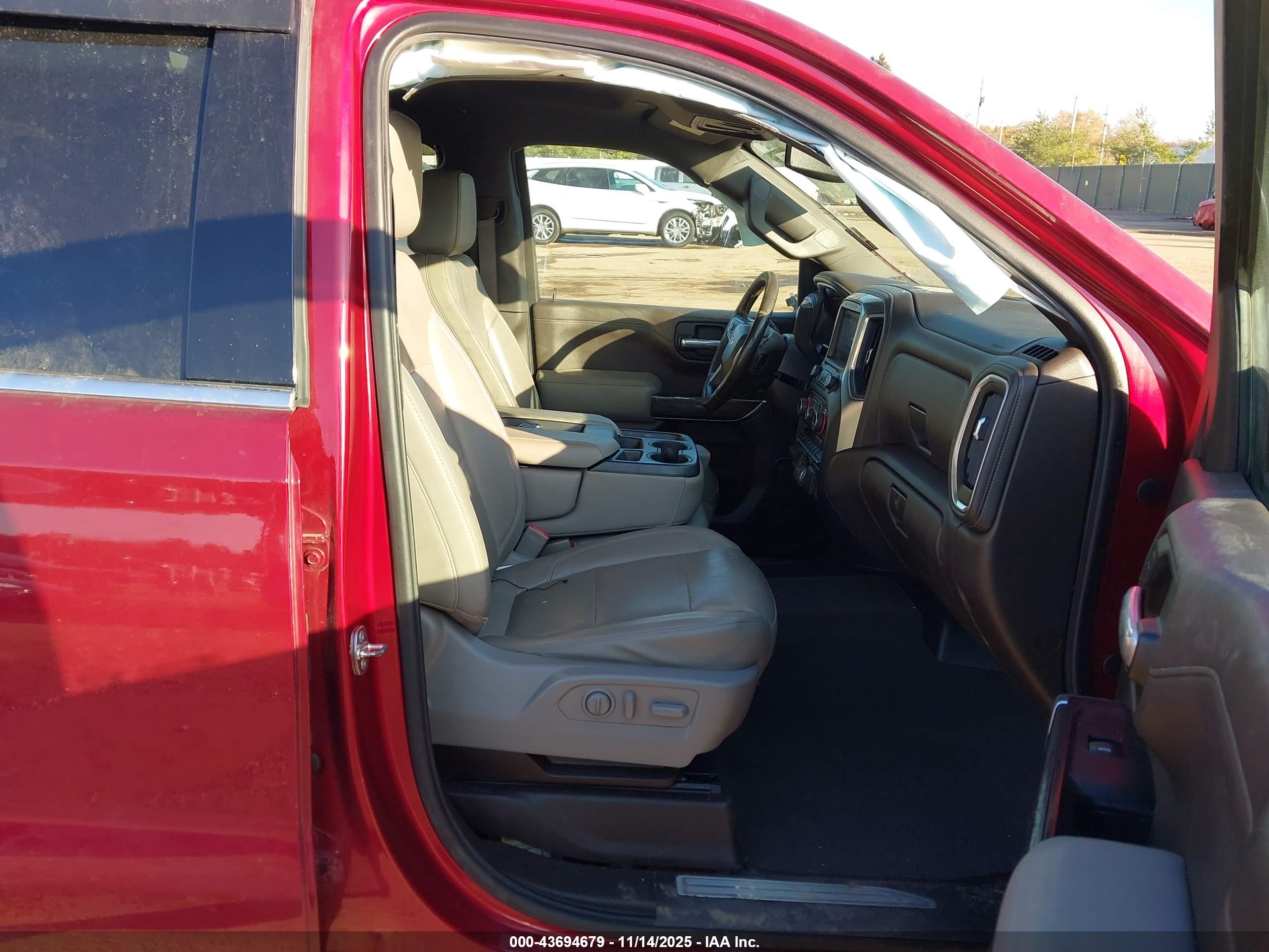 CHEVROLET SILVERADO image 5
